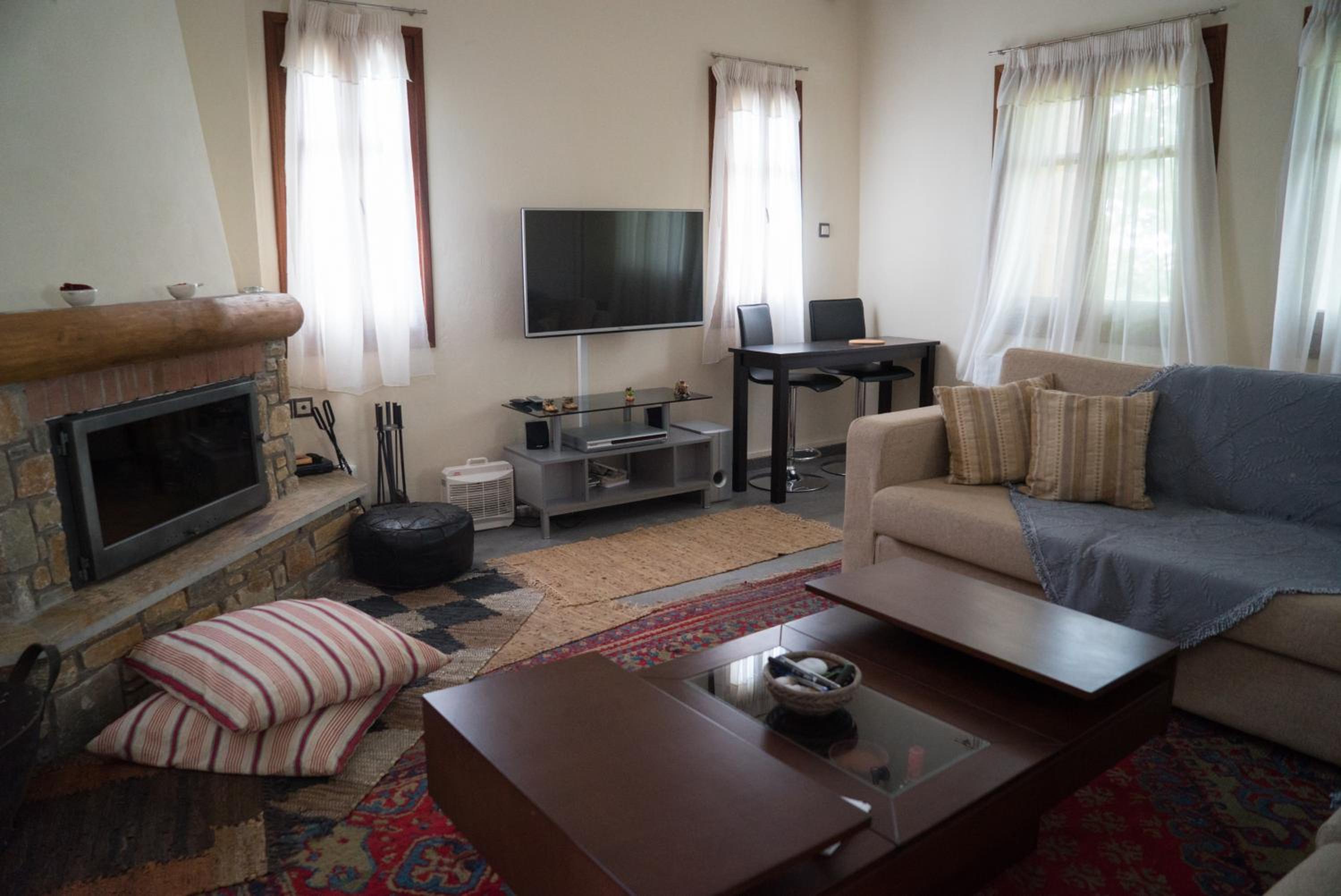 Luxury villa with pool in Tsagarada view 3