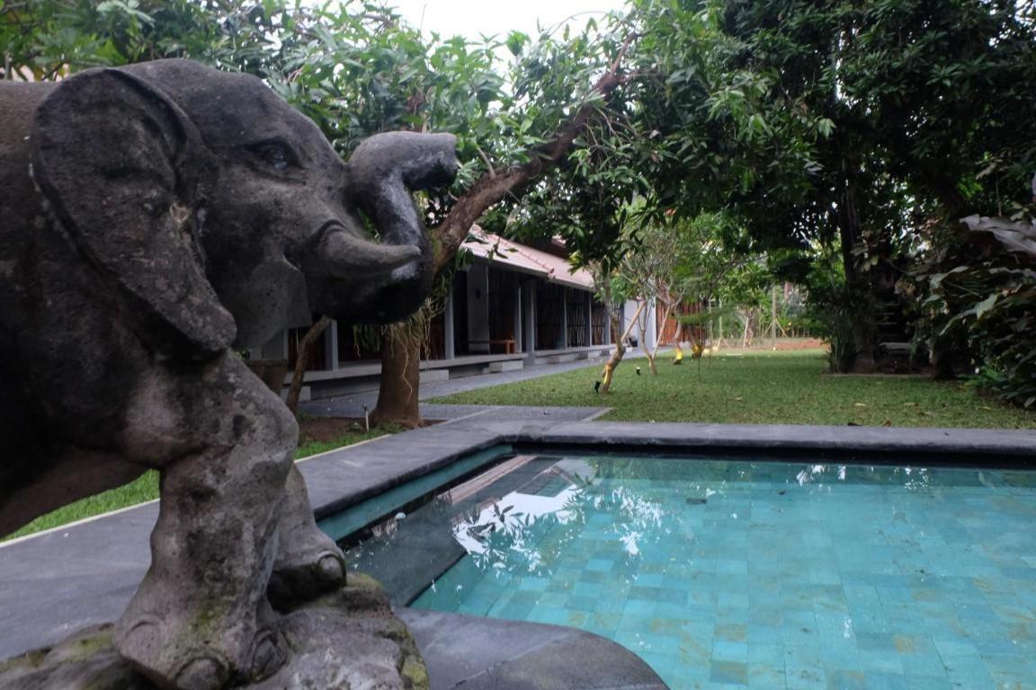 Adys Inn