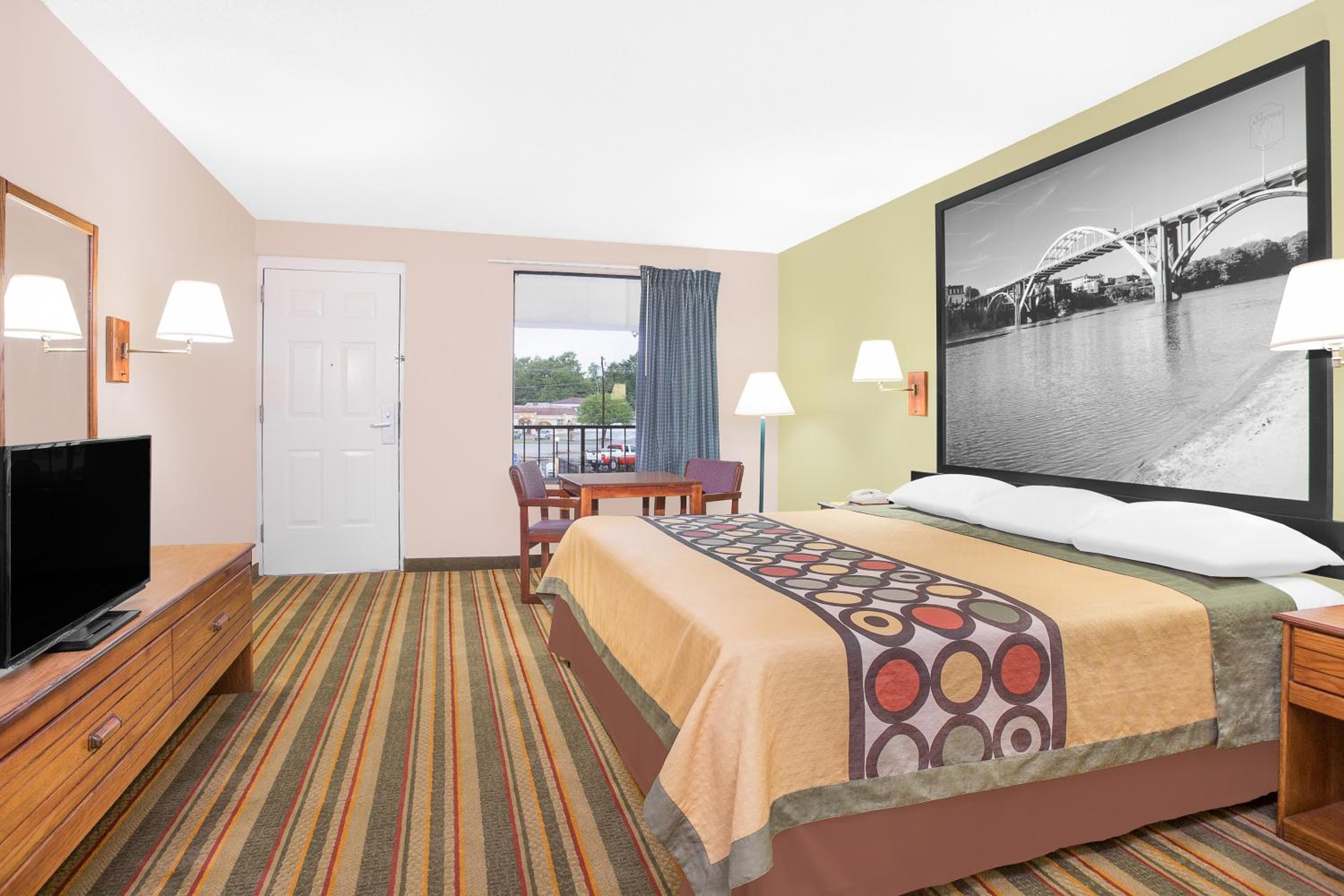 Eufaula Vacations - Super 8 by Wyndham Eufaula - Property Image 11