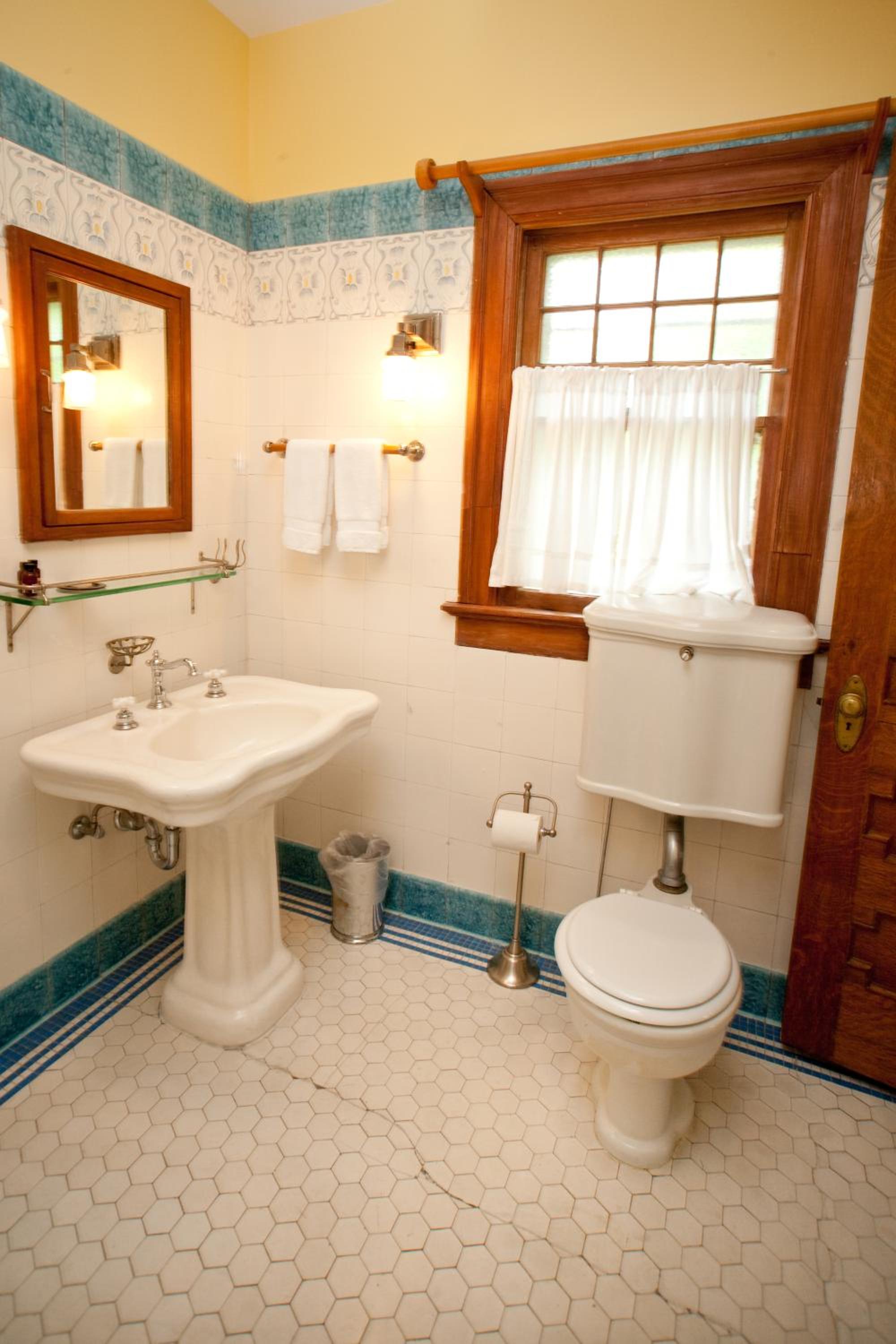 Showers Inn