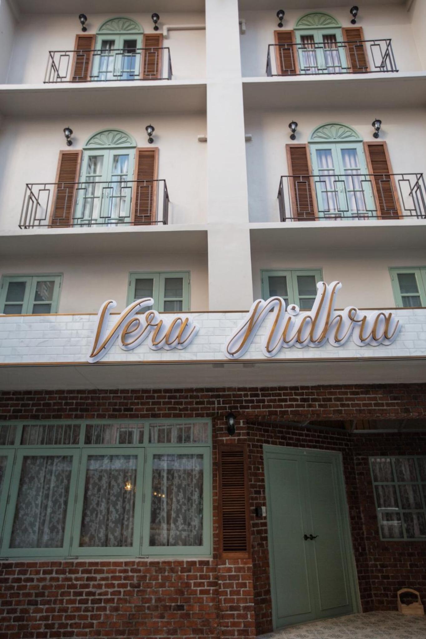 Vera Nidhra - Self check-in after 6pm