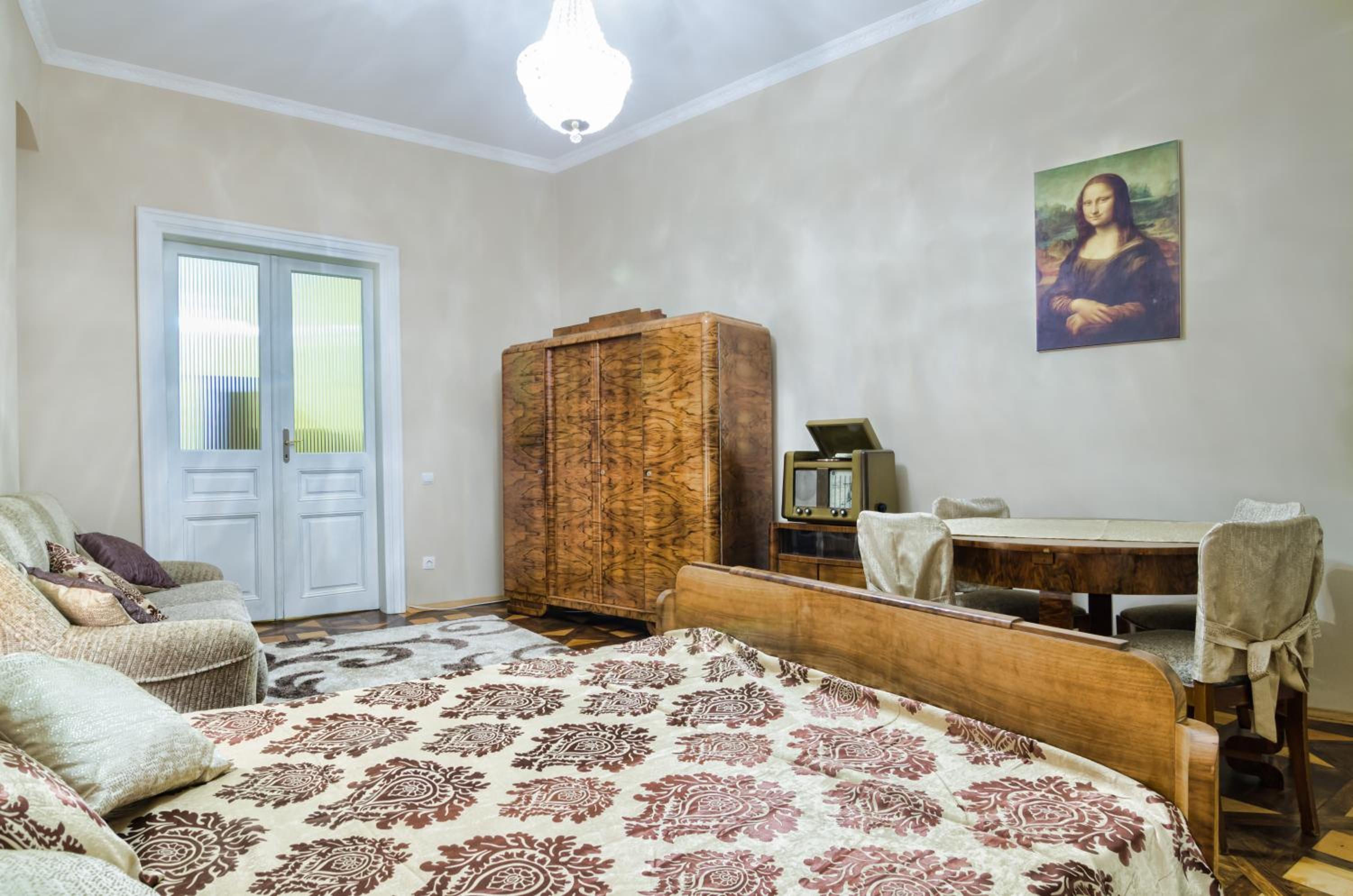 Modern and Classic apart. Central location view 5