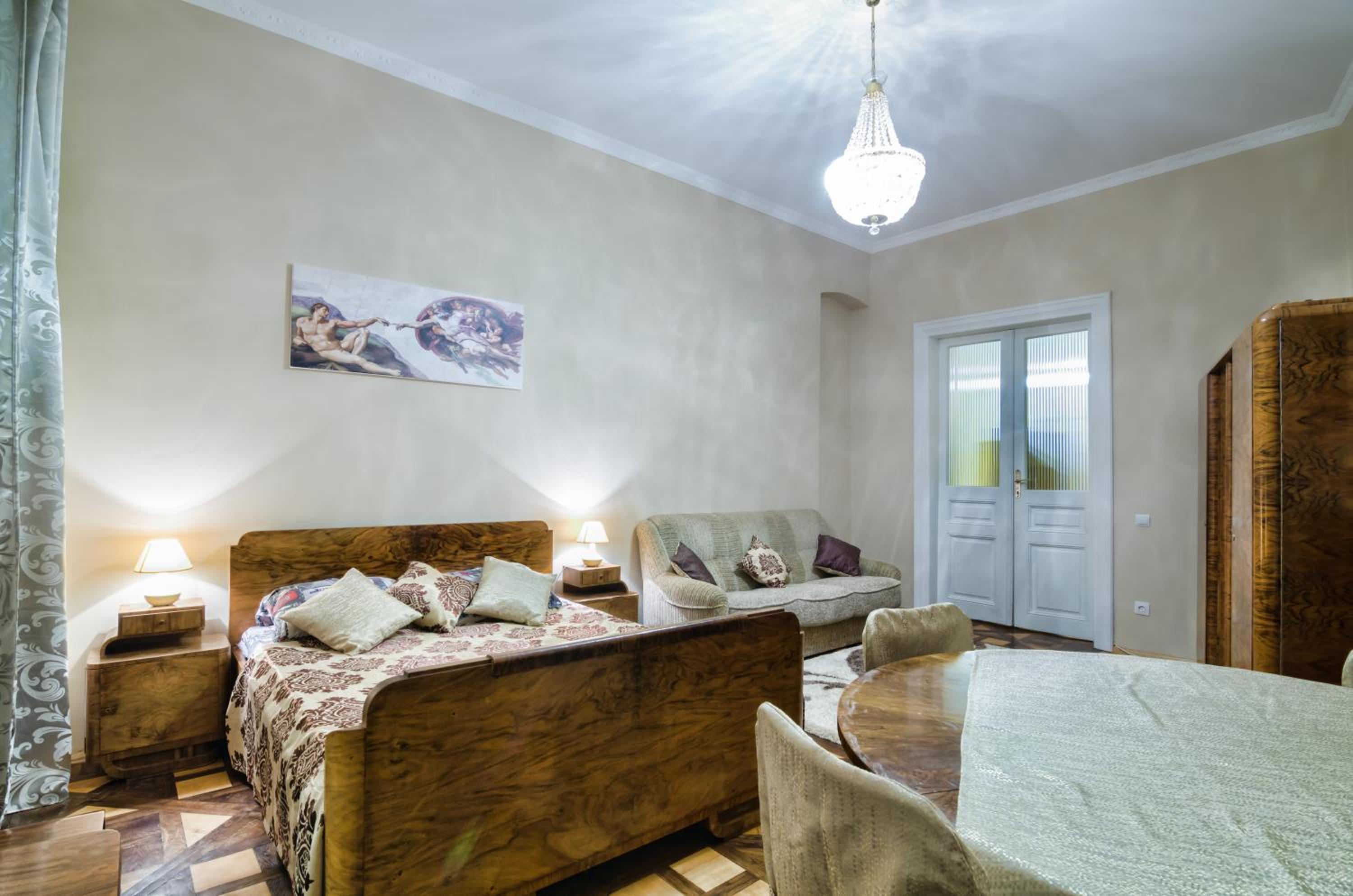 Modern and Classic apart. Central location view 4
