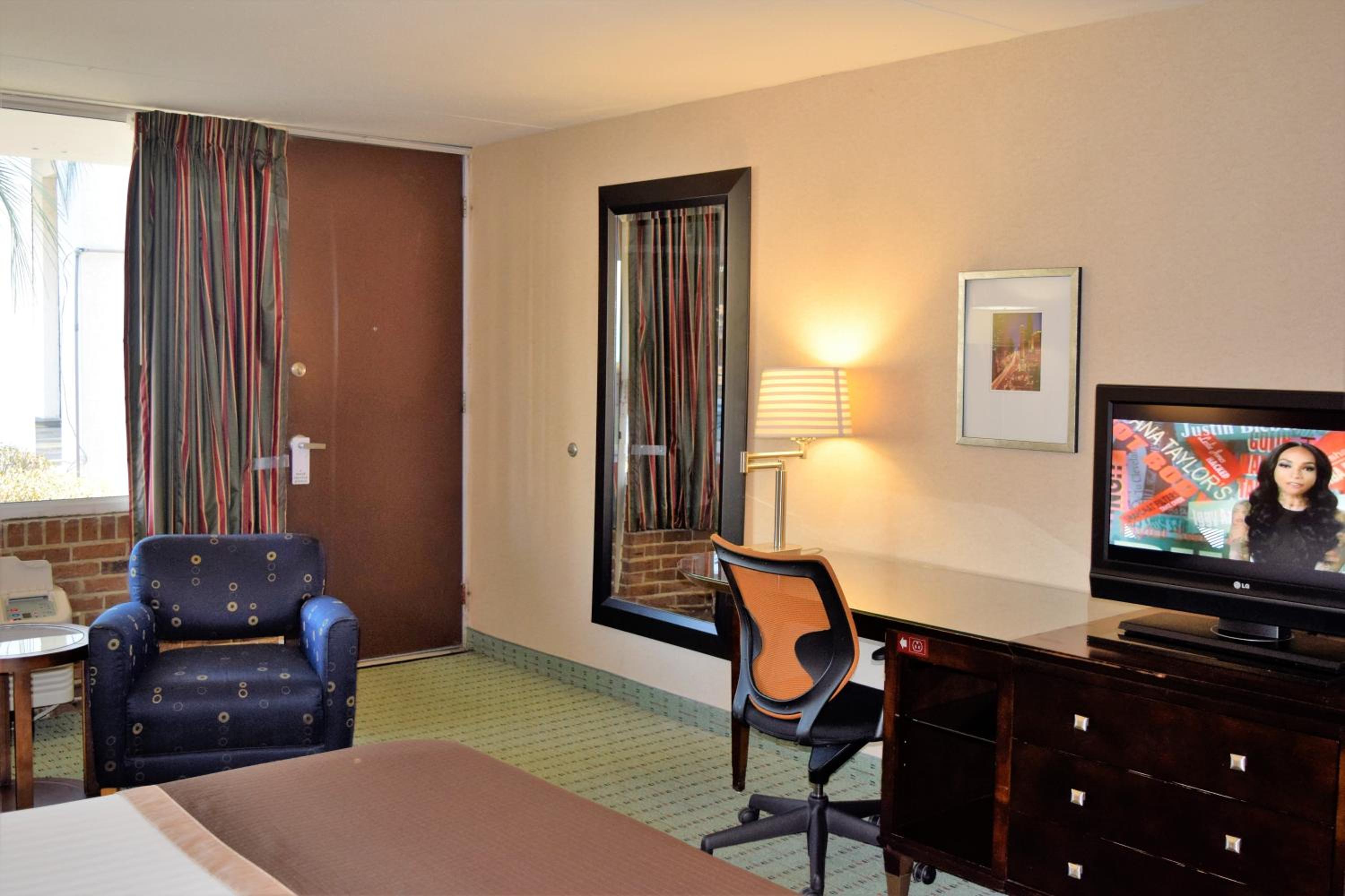 Landmark Inn