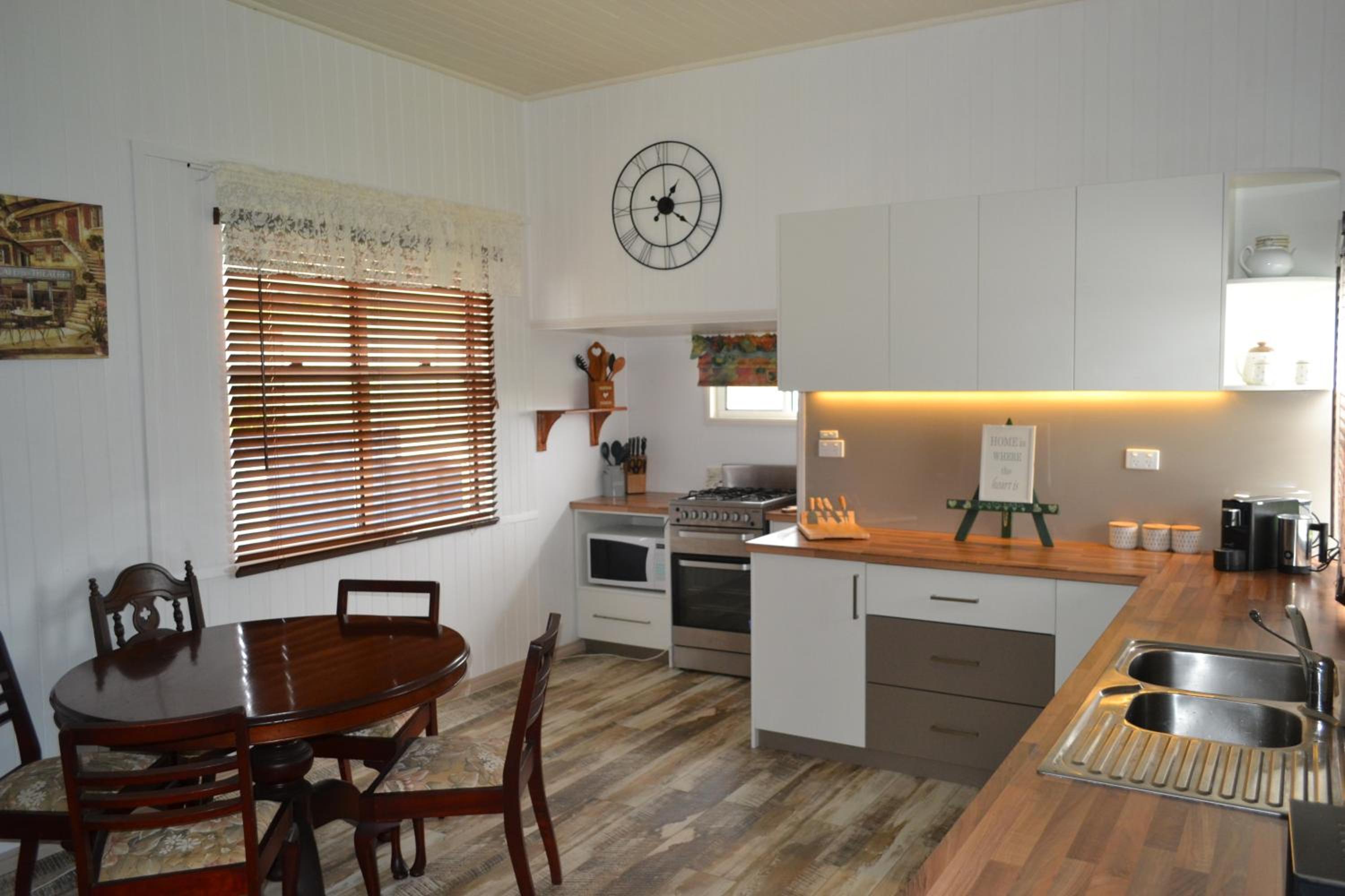 Cherry Blossom Cottage-with country charm and spa