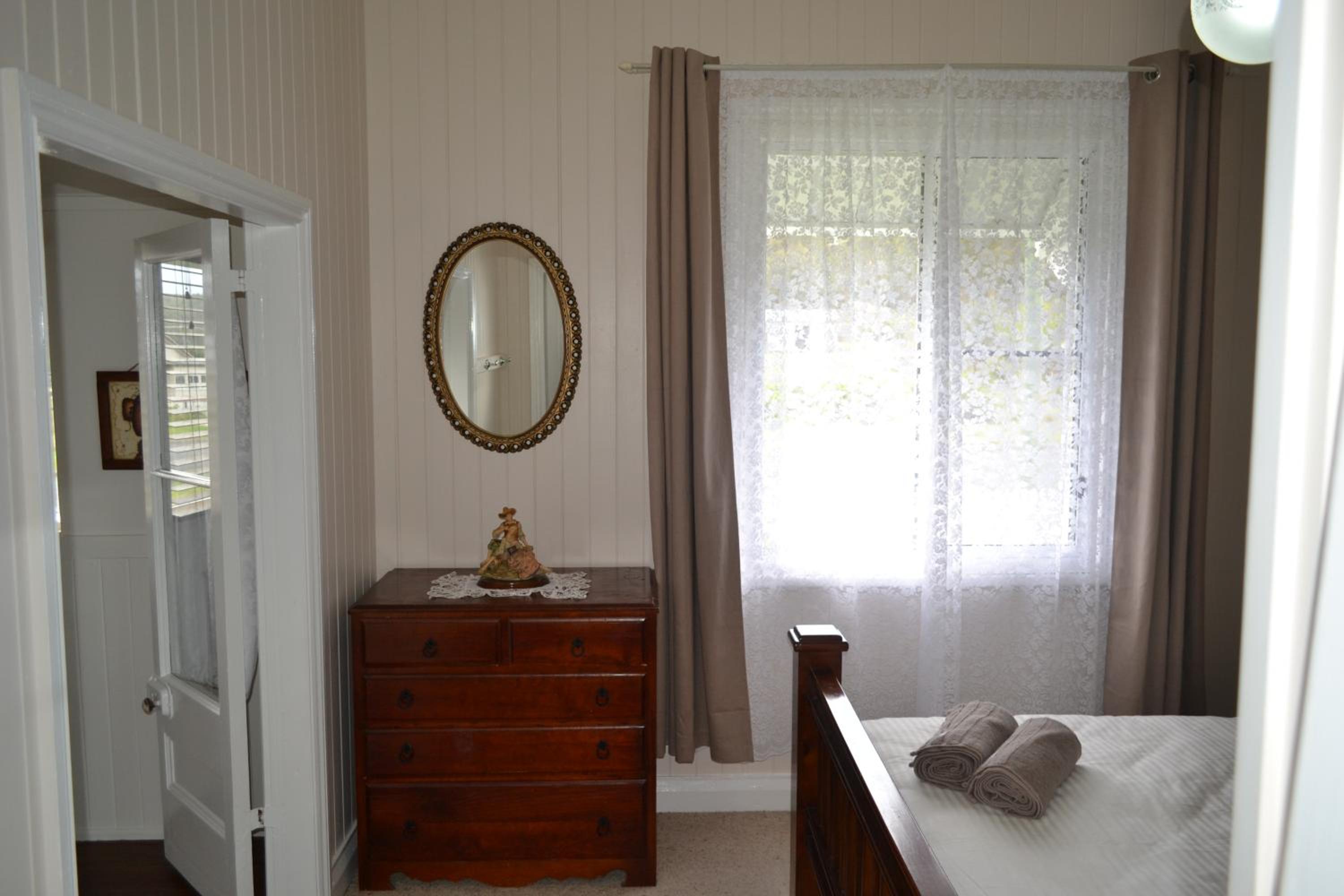 Cherry Blossom Cottage-with country charm and spa