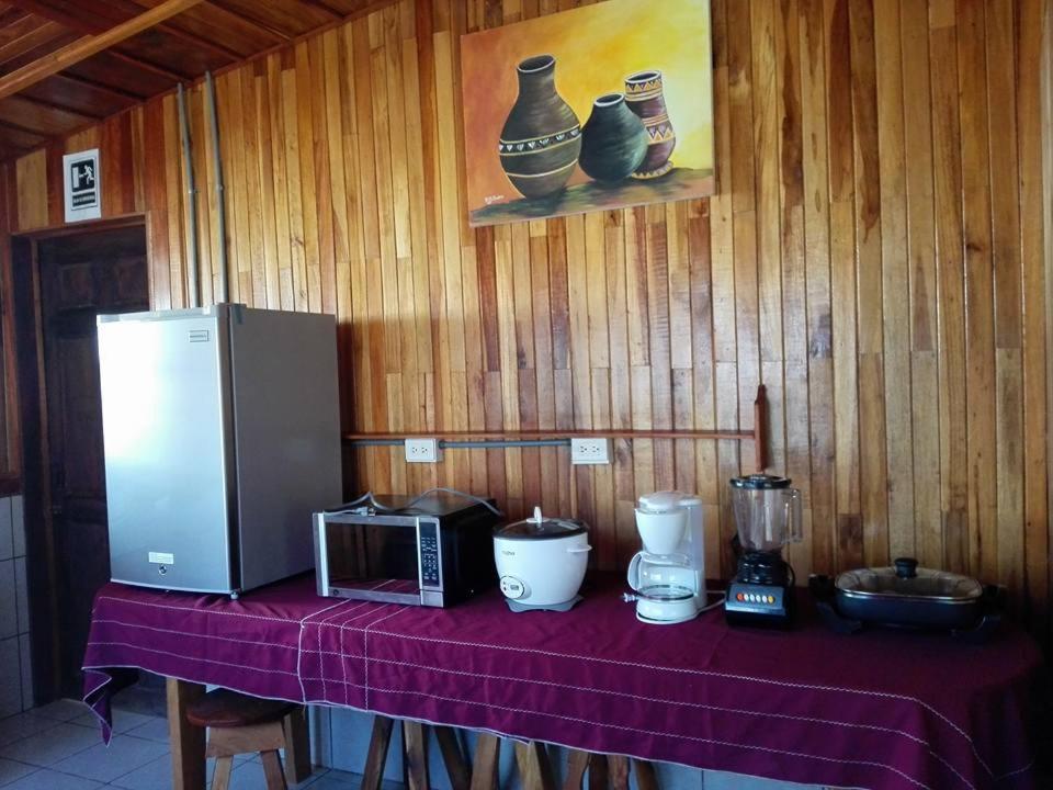 Pensión y Cabinas Colibrí B&B Costa Rica