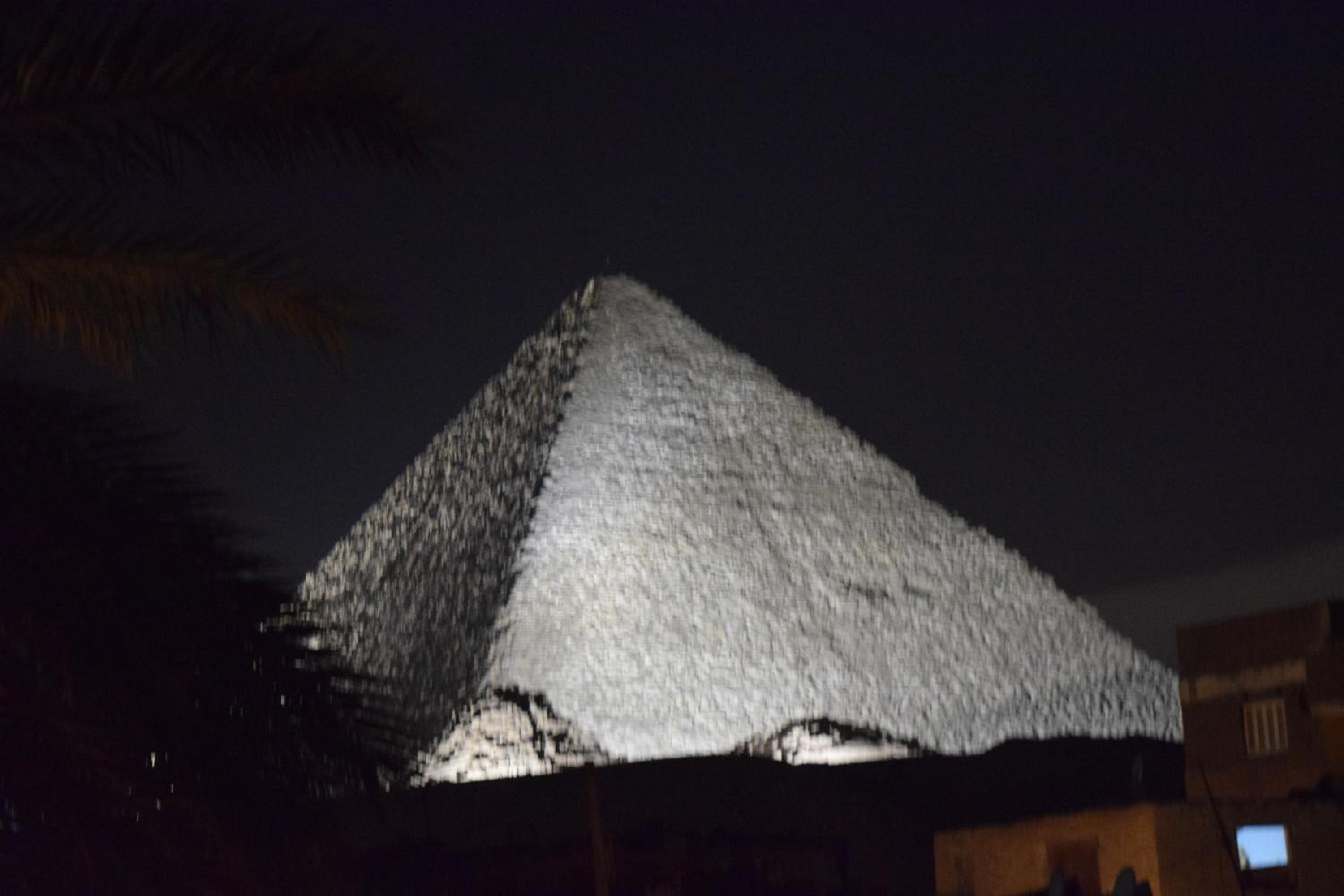 Pyramids Overlook Inn