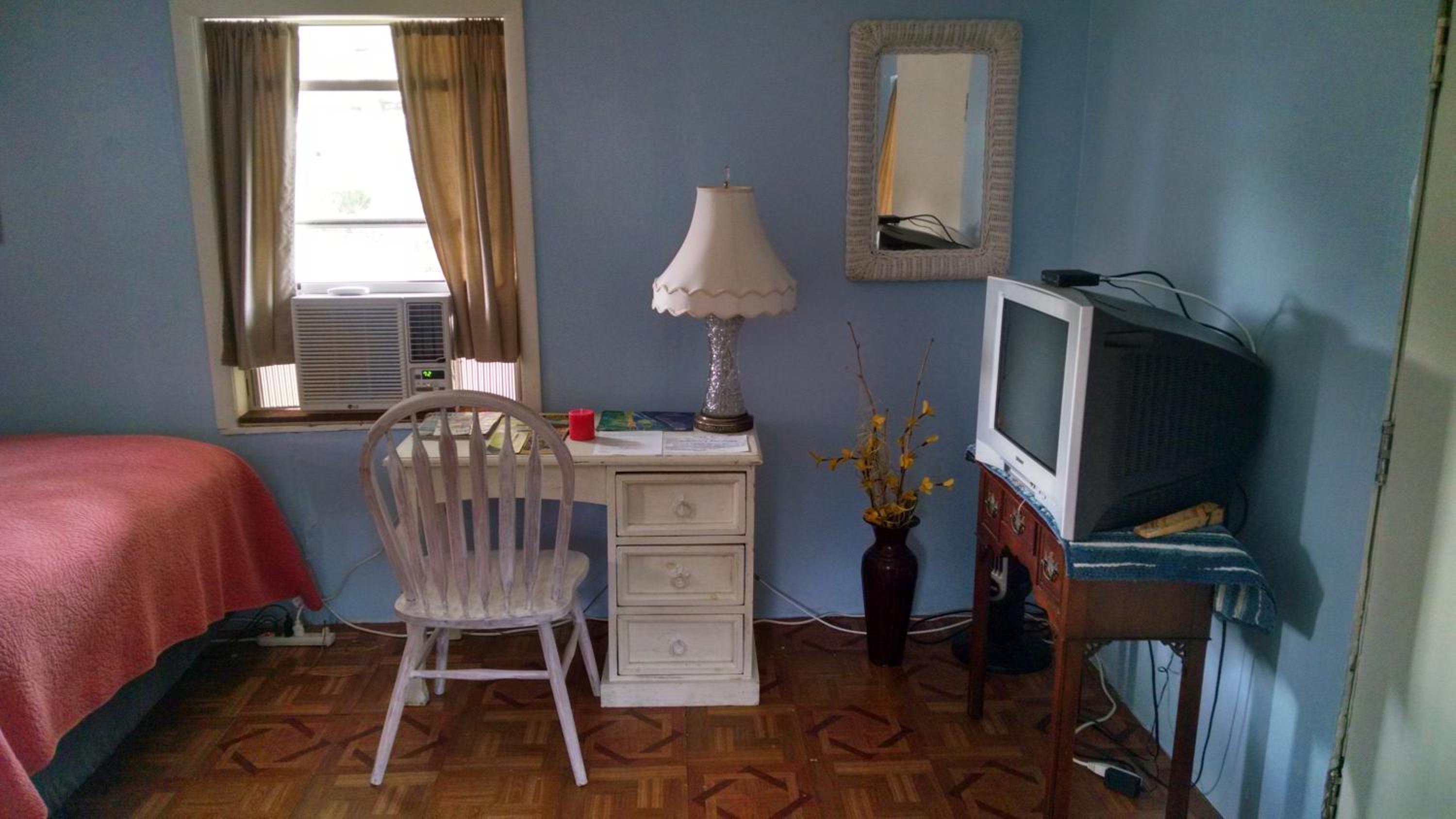 1 Beige Cozy Bungalow or 1 White Cozy Efficiency Cottage in Titusville view 4