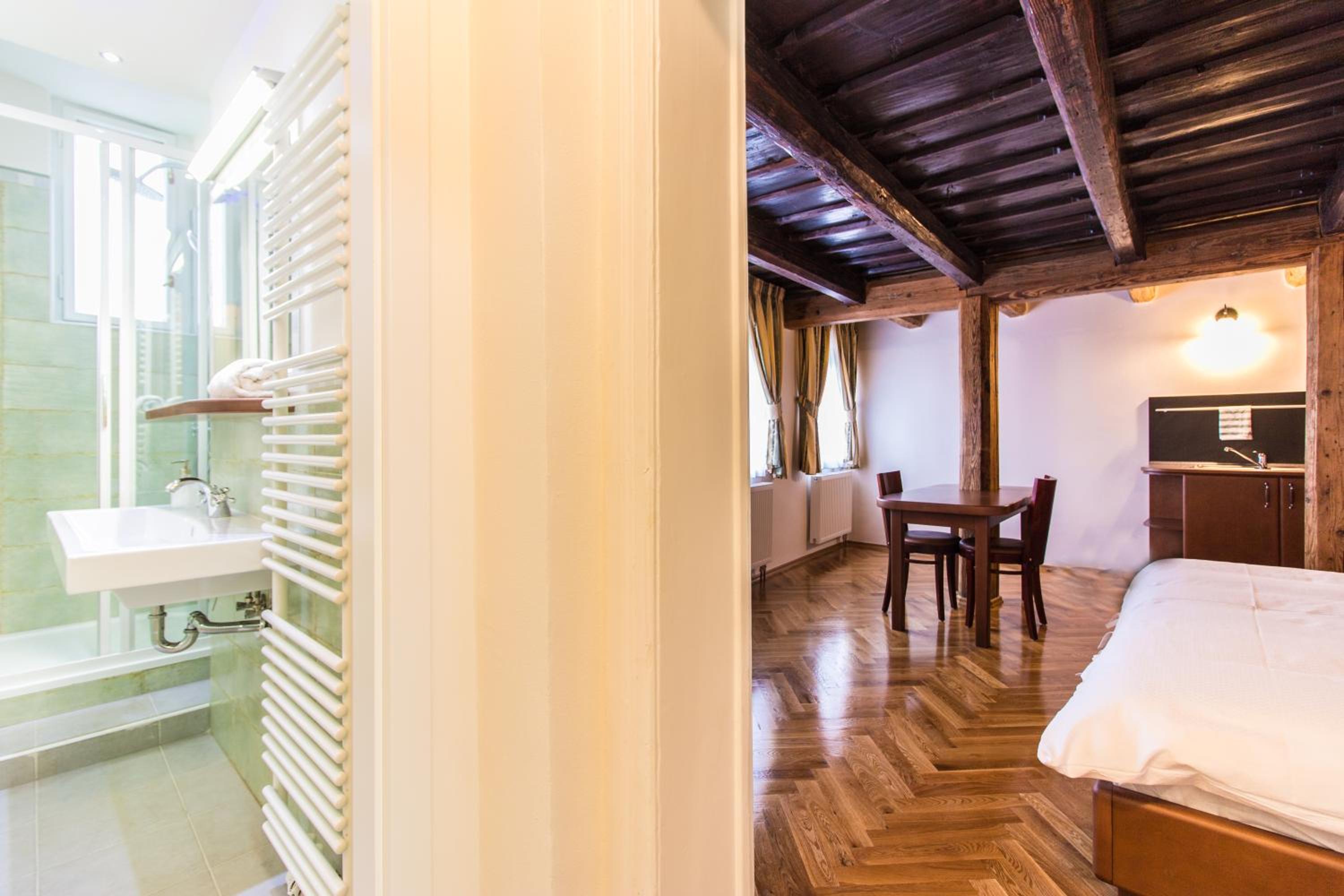 Residence Thunovska