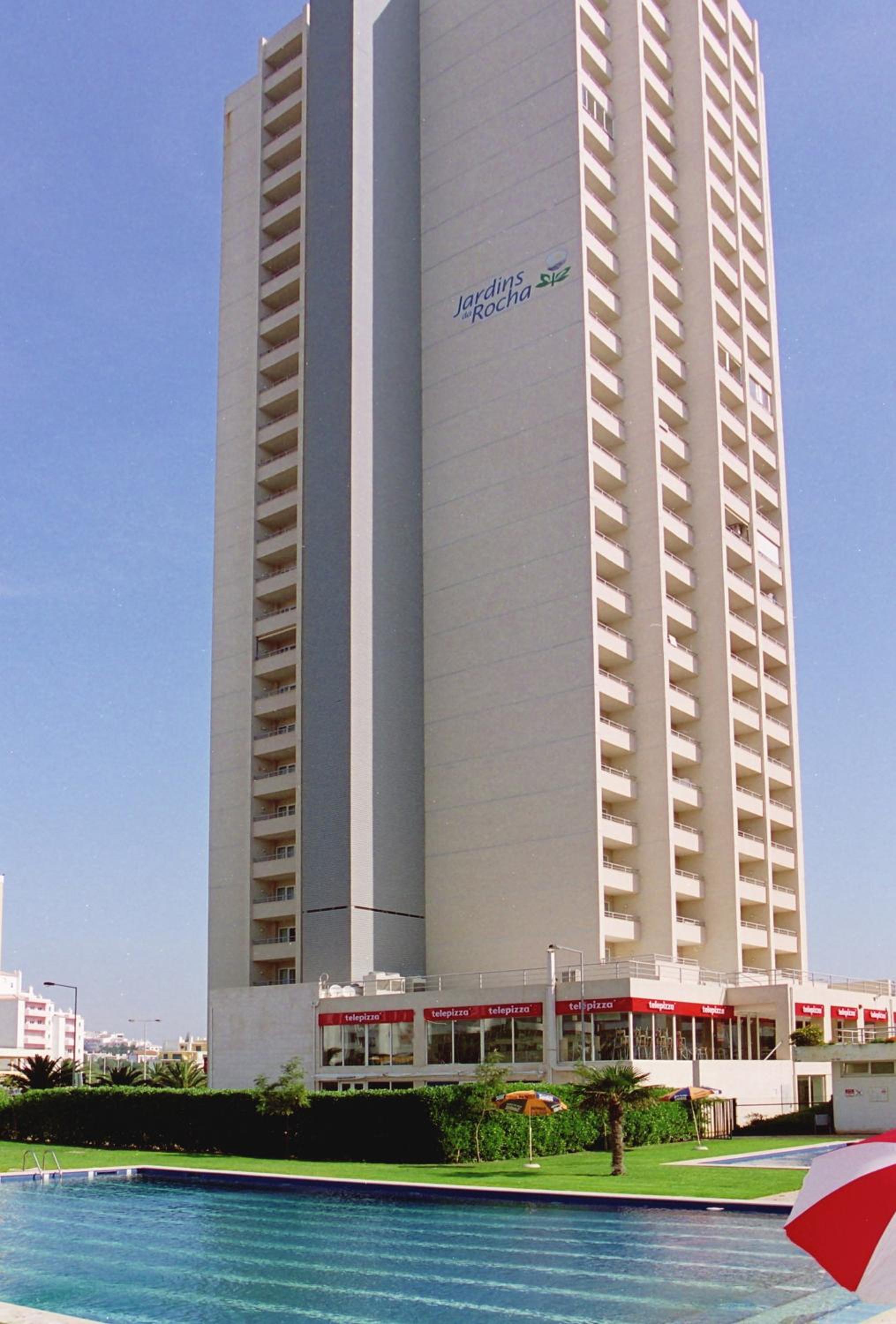 Hotel Apartamentos Jardins da Rocha - Image 1