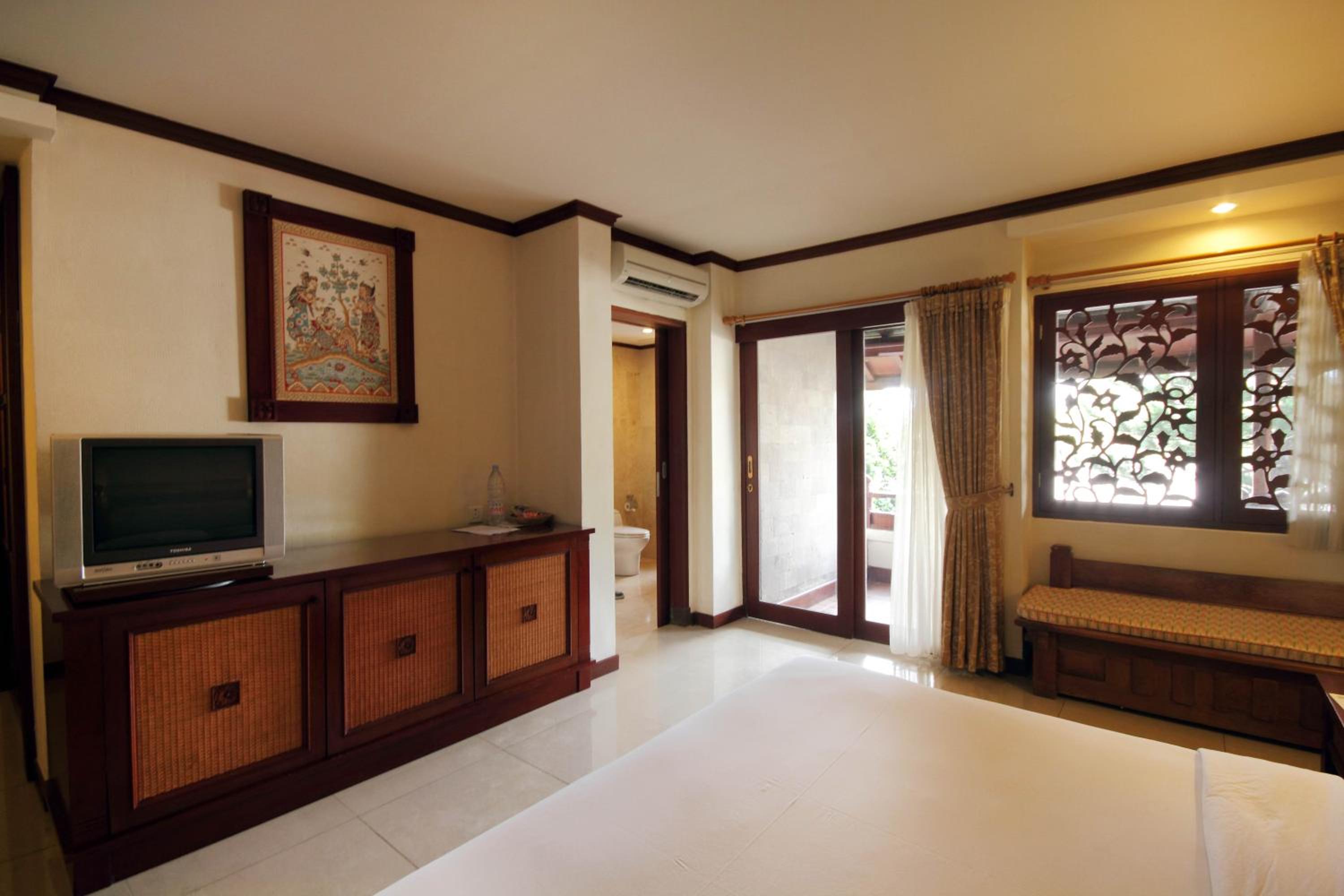 Grand Balisani Suites Hotel