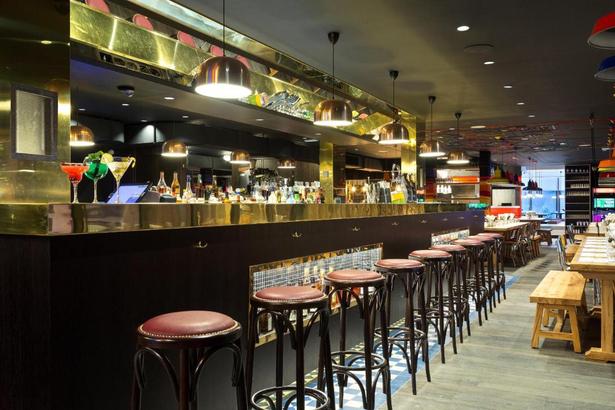 bar