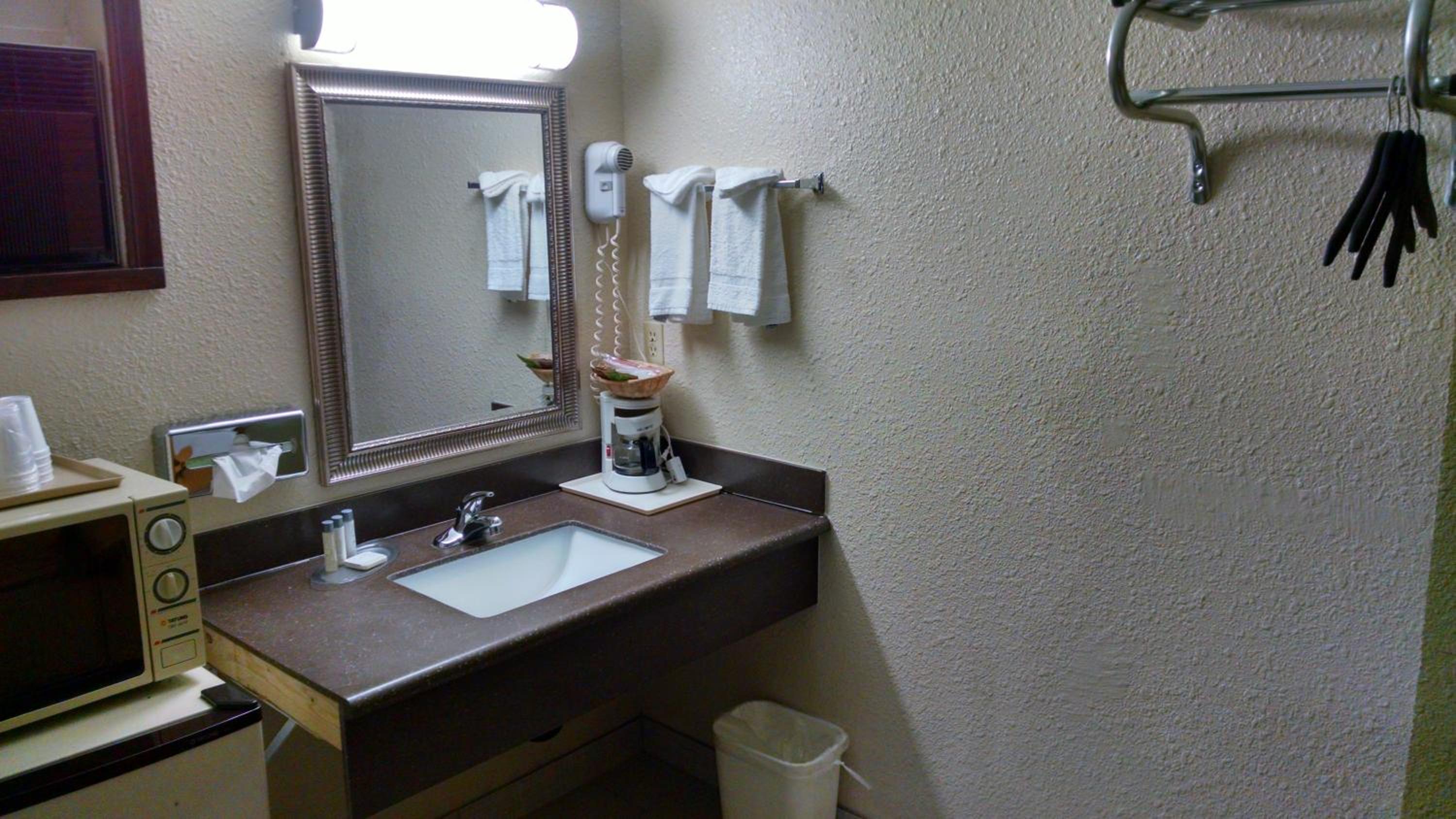 Motel In The Pines - Property Image 30