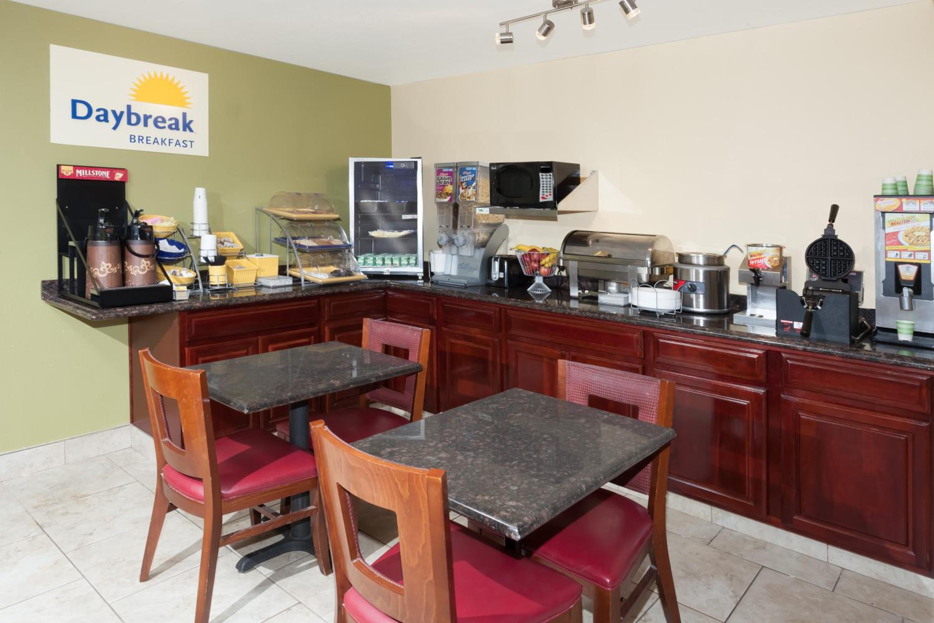 Days Inn by Wyndham Springfield - Image 4