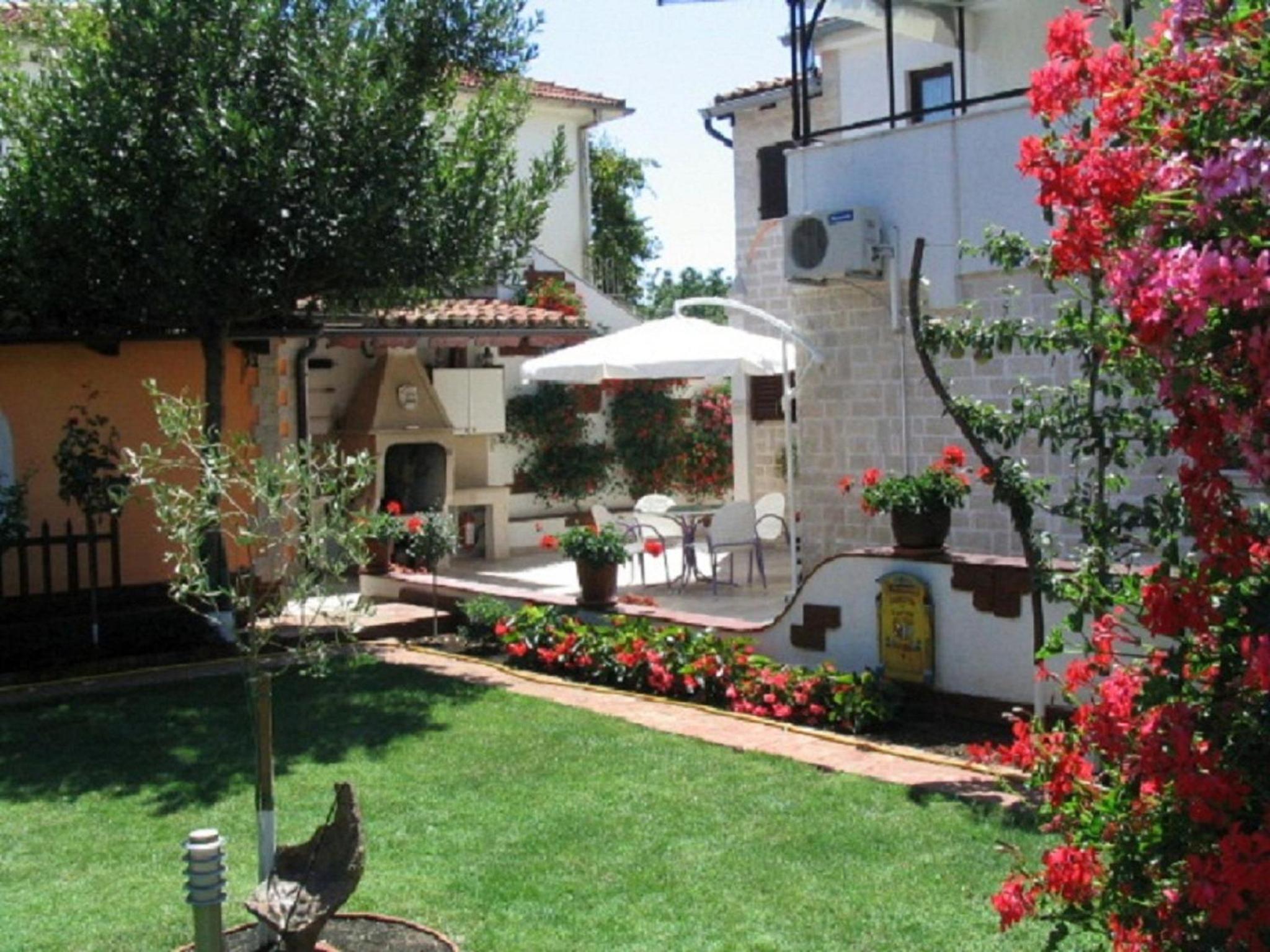 Apartment Dady with a large covered terrace view 4