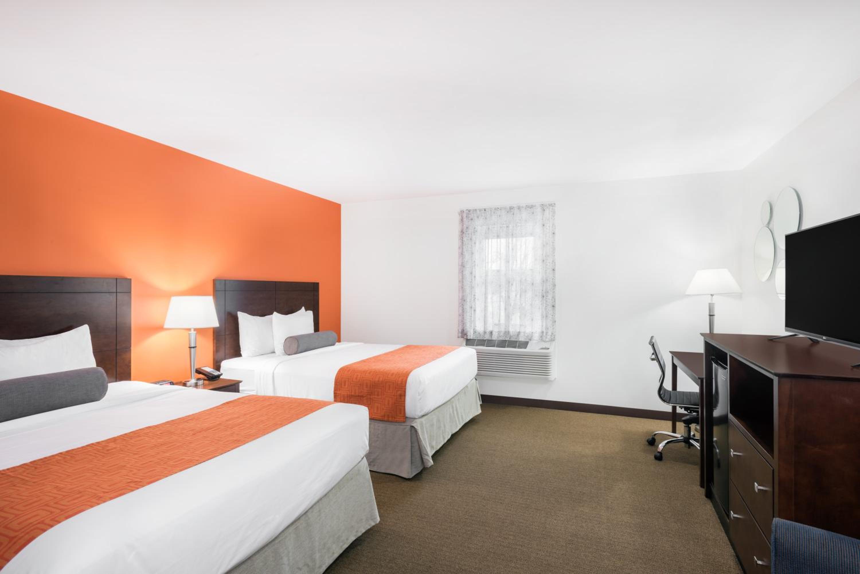 Quincy Vacations - Howard Johnson by Wyndham Quincy/ Boston - Property Image 9