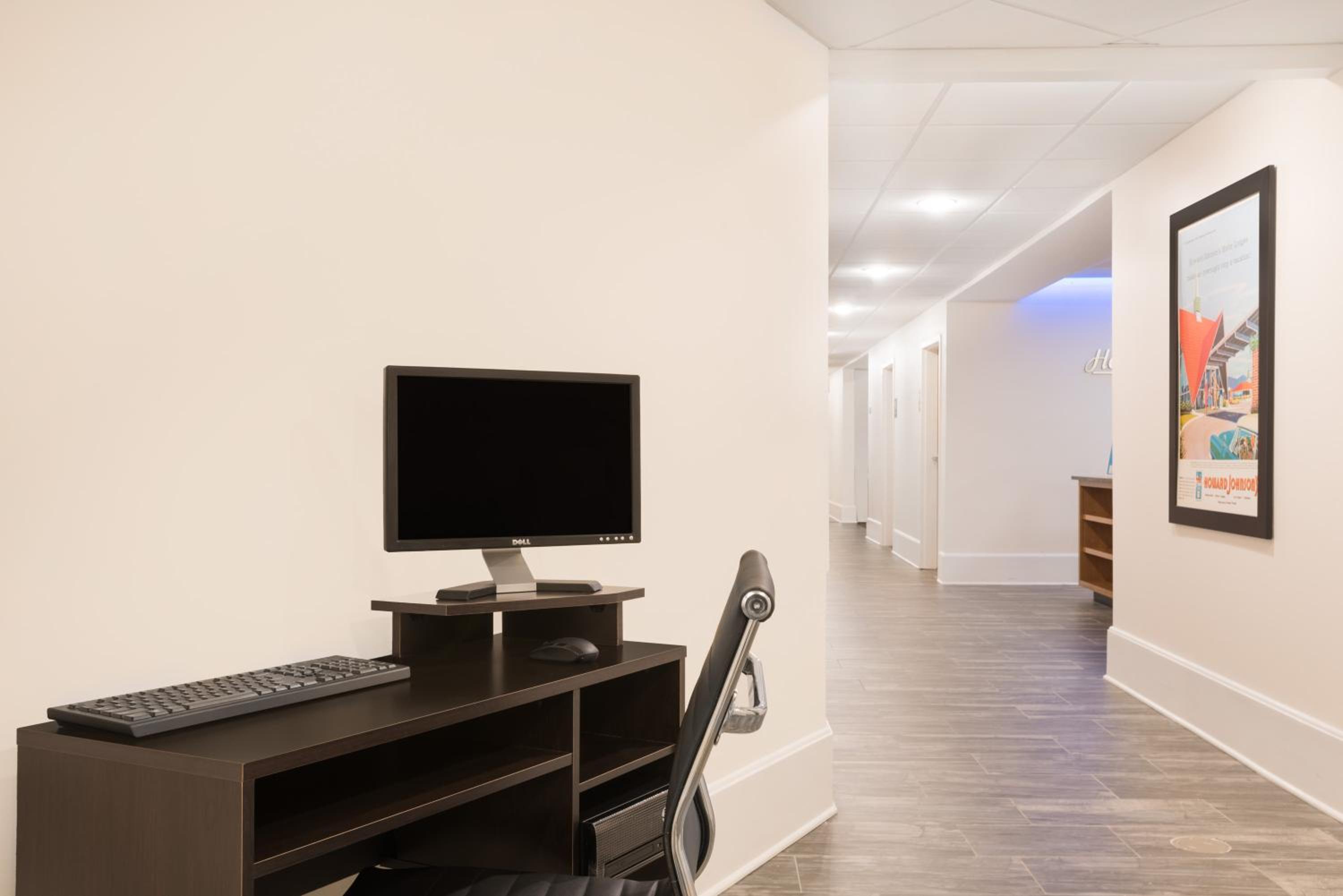 Quincy Vacations - Howard Johnson by Wyndham Quincy/ Boston - Property Image 3