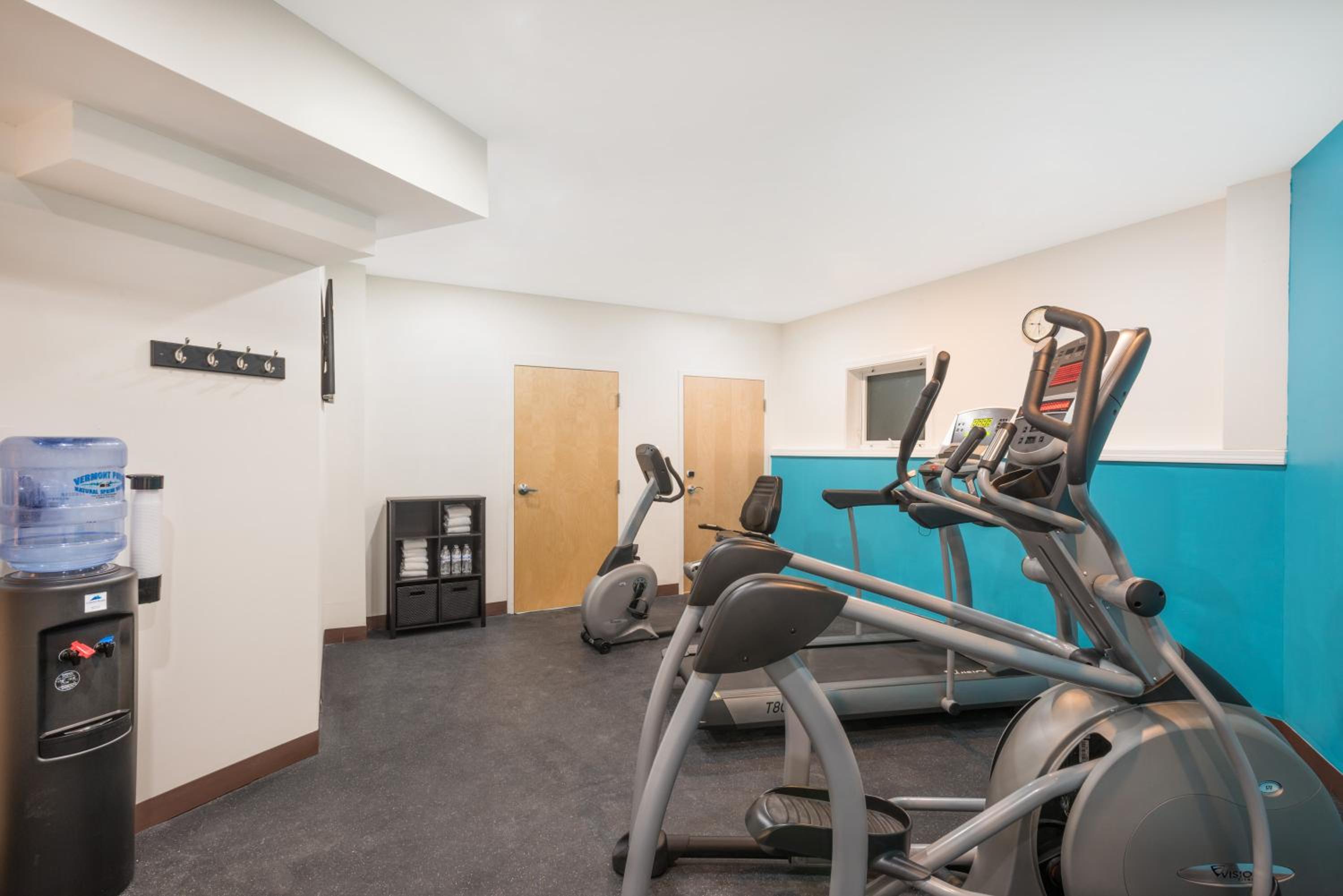 Quincy Vacations - Howard Johnson by Wyndham Quincy/ Boston - Property Image 2