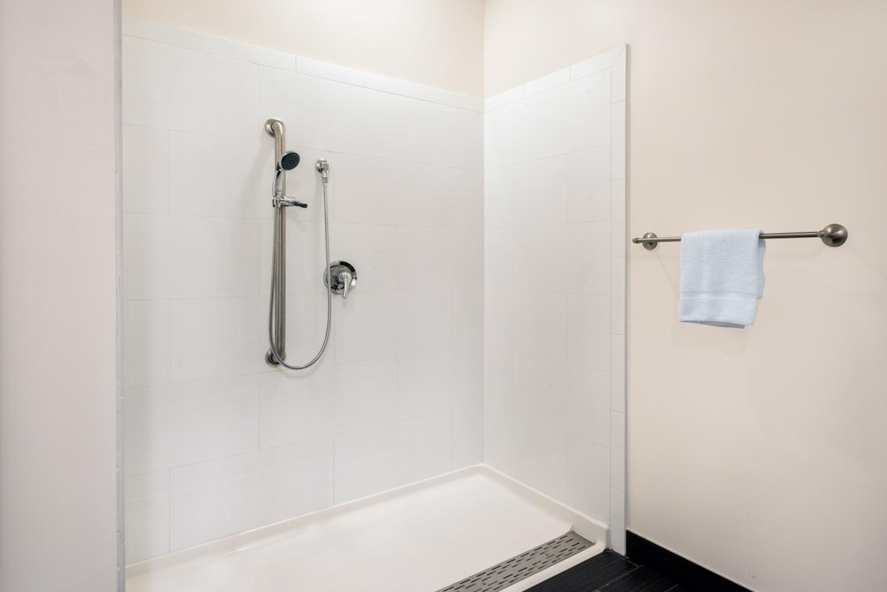 Quincy Vacations - Howard Johnson by Wyndham Quincy/ Boston - Property Image 14