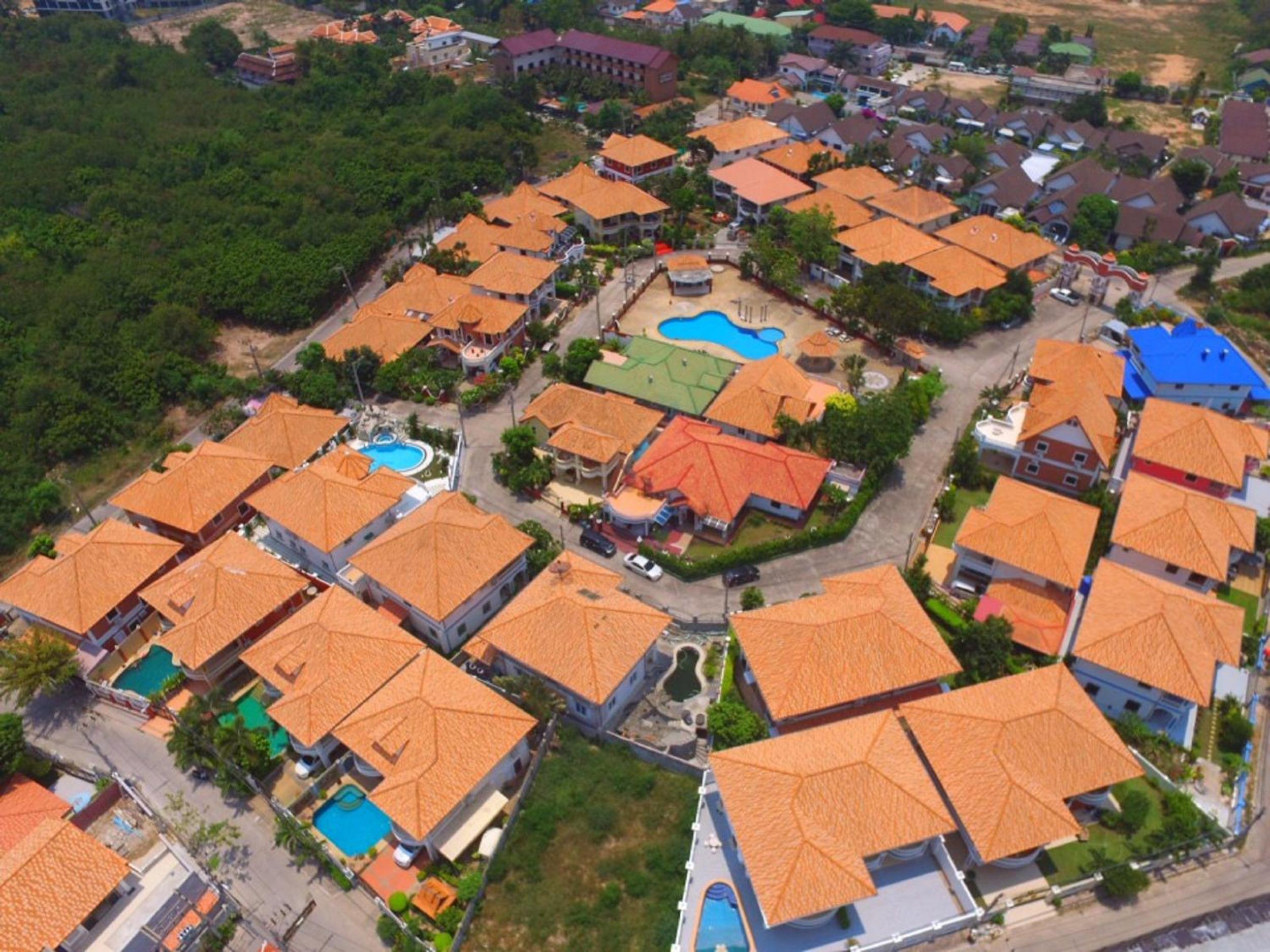 Hotel CORNER VILLA - PATTAYA HOLIDAY HOUSE WALKING STREET 4 bedrooms - Image 1