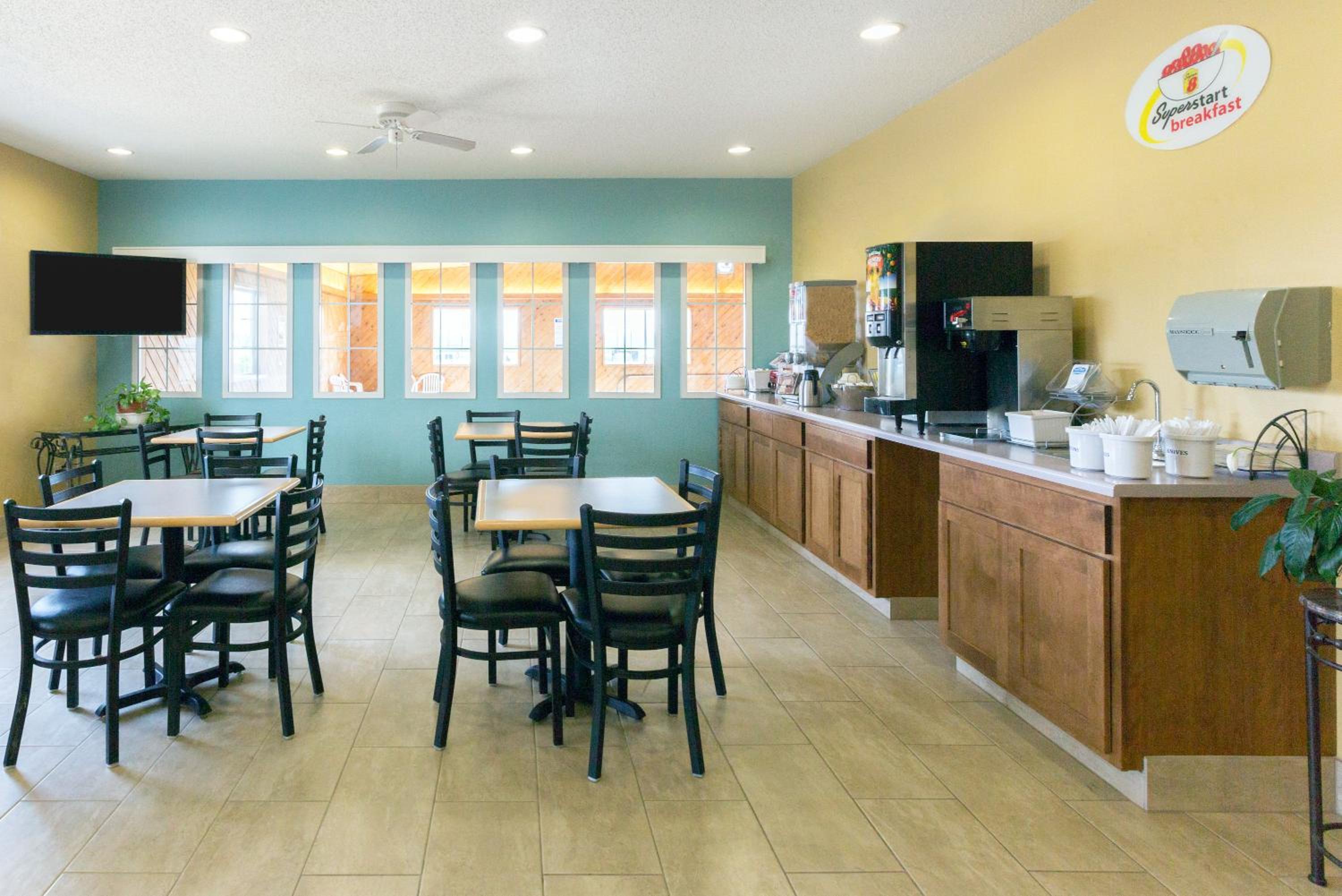 Super 8 by Wyndham Clarinda - Property Image 4
