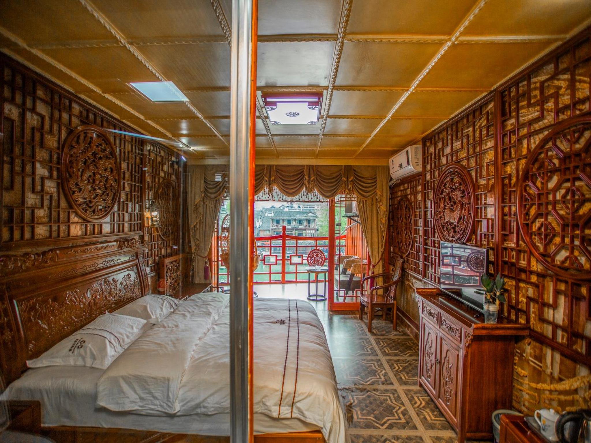 LQJ Riverside Guest House
