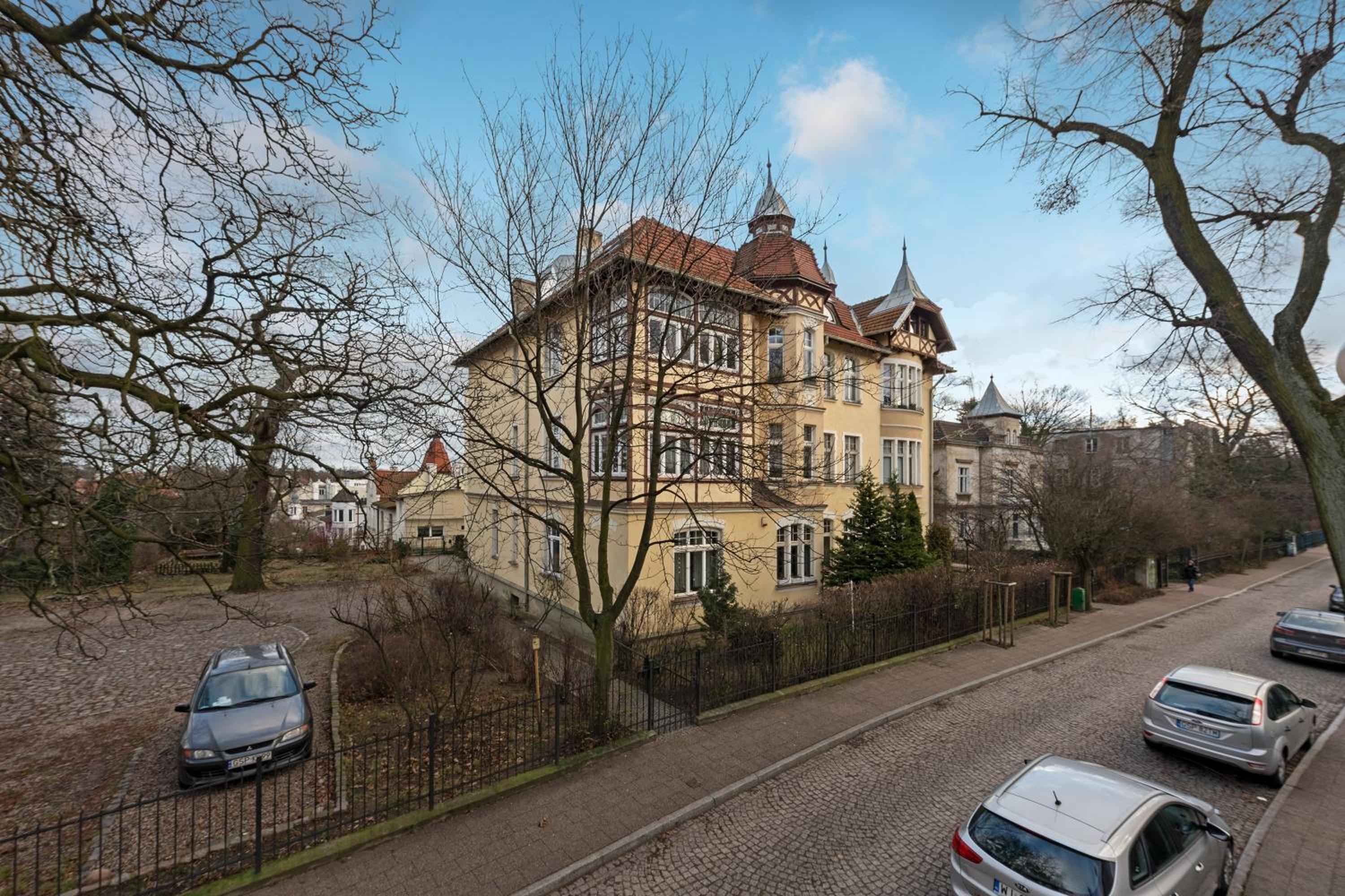 Family Stay Sopot - Apartament dla rodzin z parkingiem - spokojna kamiennica - by Lion Apartments view 2