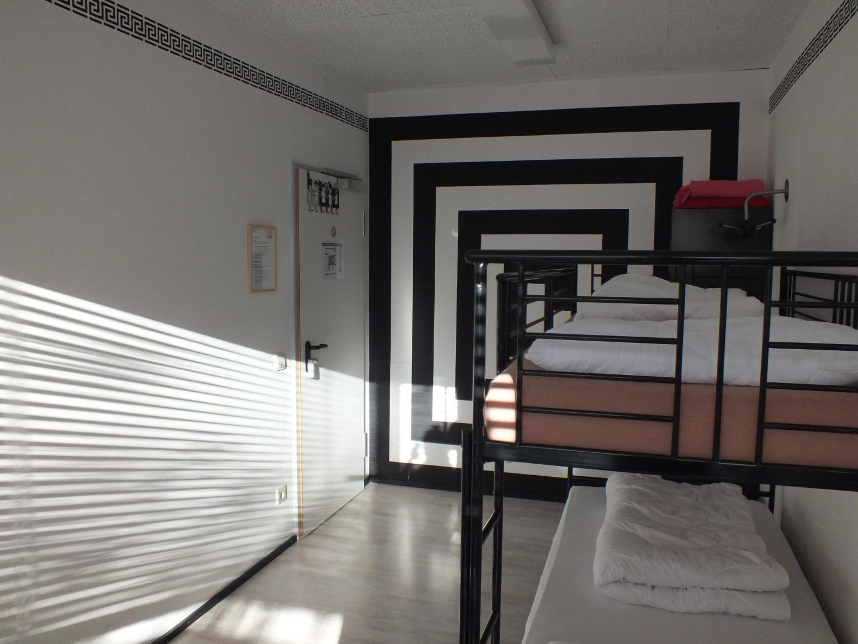 Max Hostel