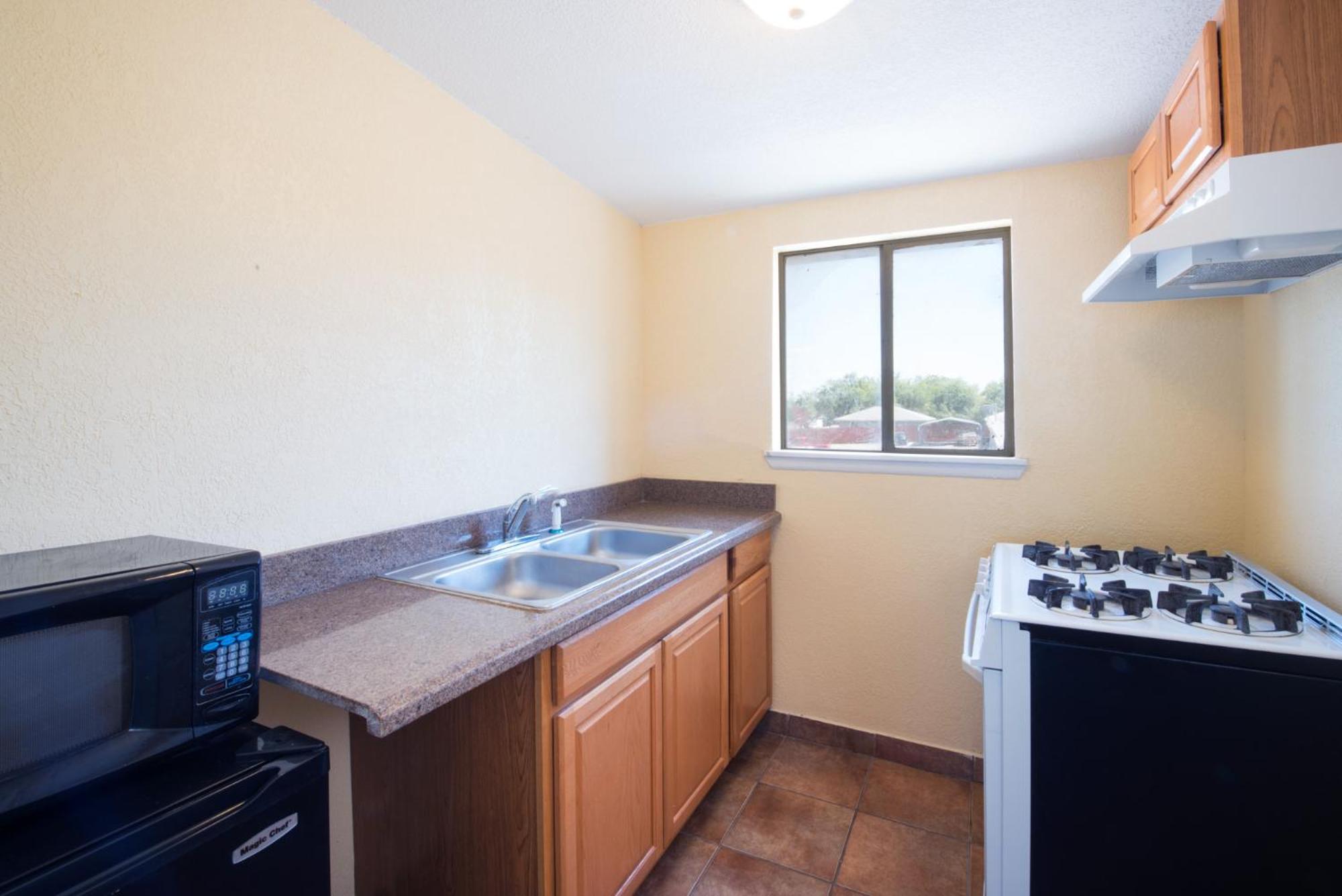 Executive Inn & Kitchenette Suites-Eagle Pass view 3