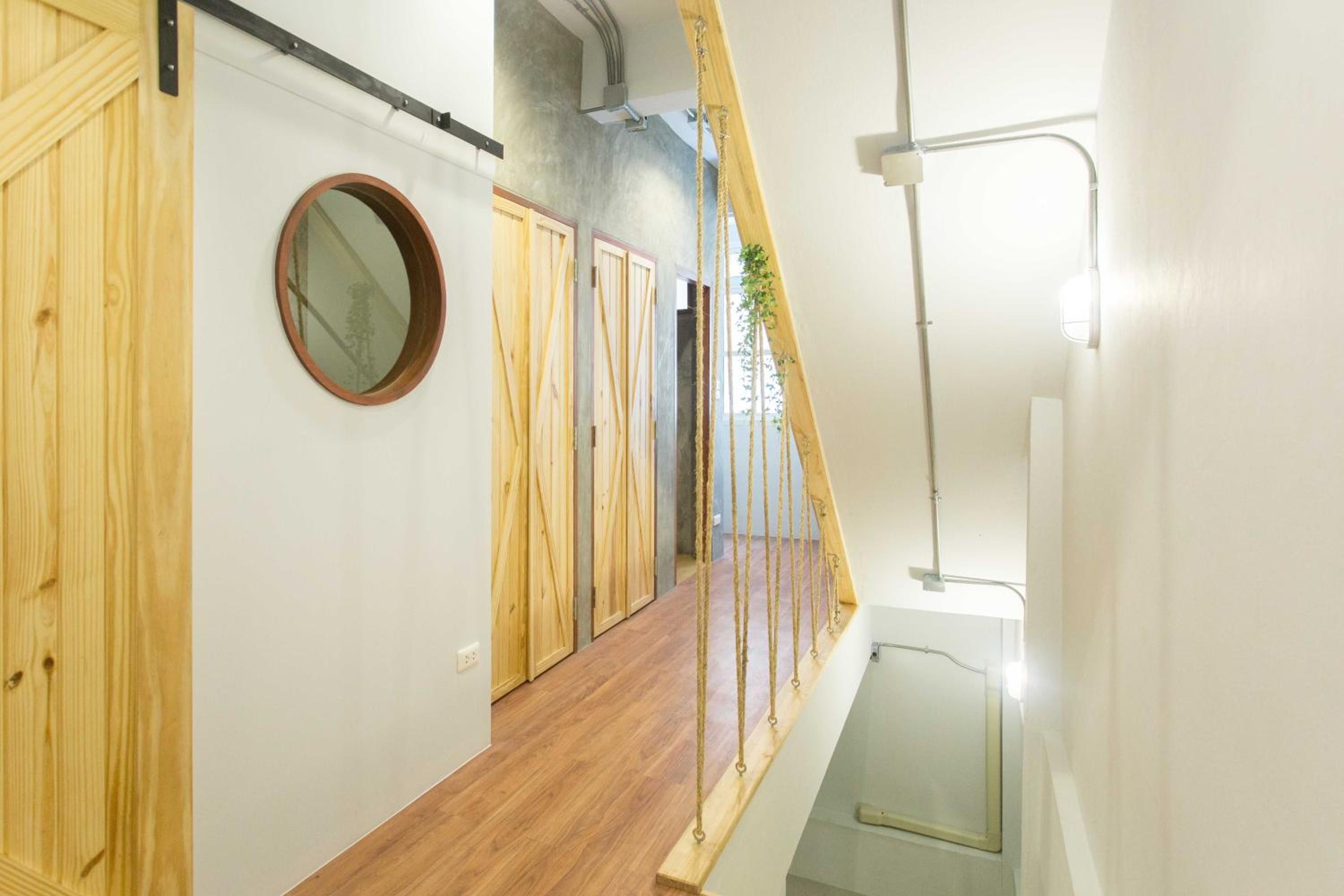 Barn & Bed Hostel at BTS Phrom Phong