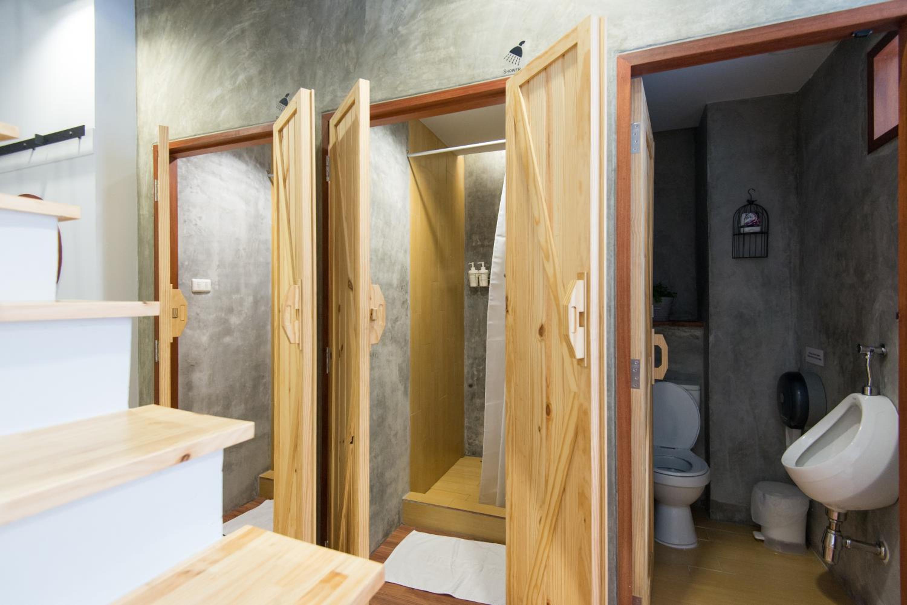 Barn & Bed Hostel at BTS Phrom Phong