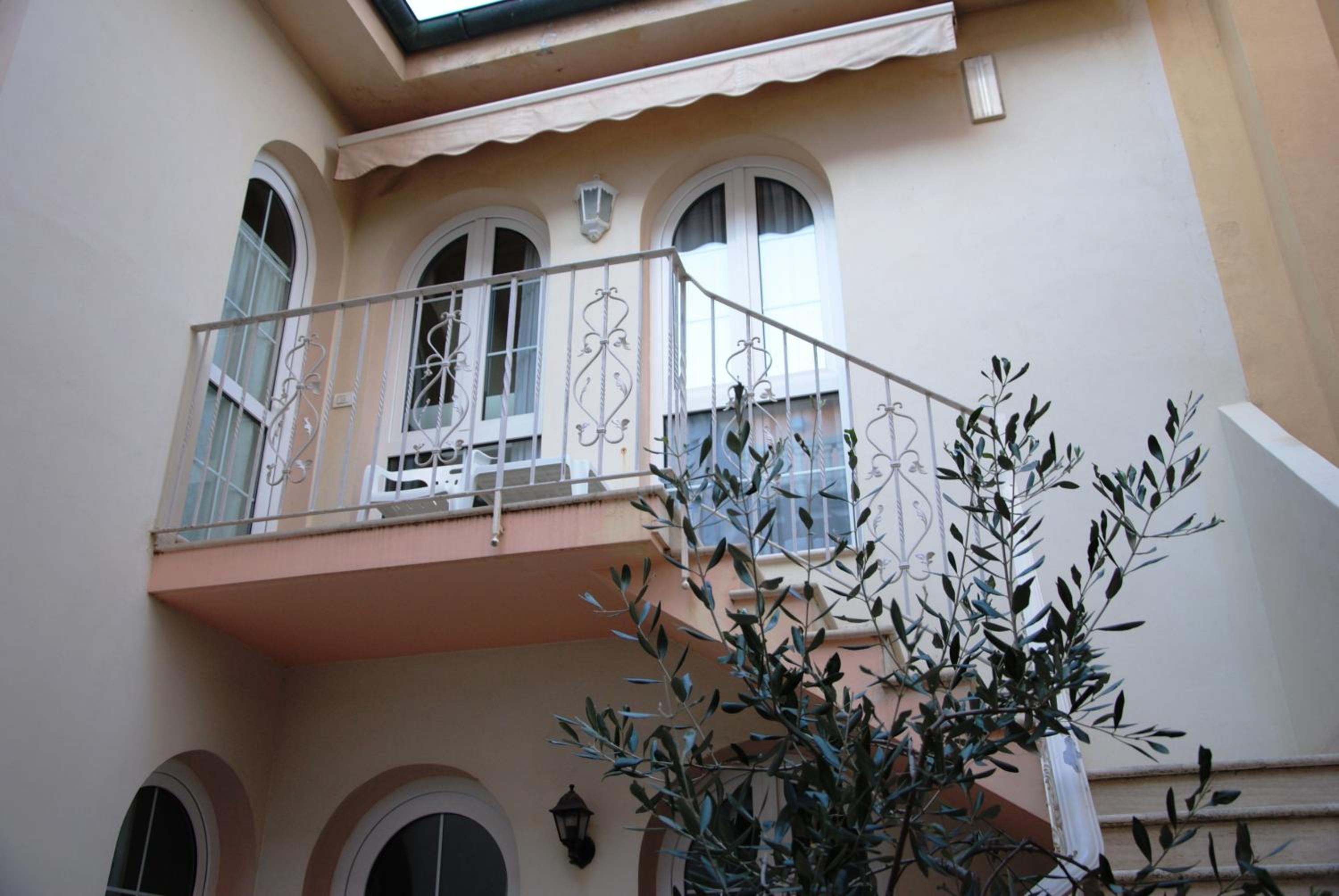 Viareggio Vacations - Stella Beach Apartment - Property Image 1
