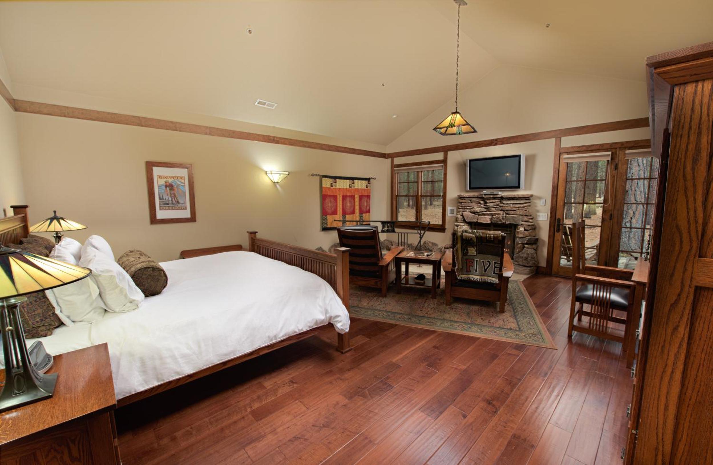 FivePine Lodge
