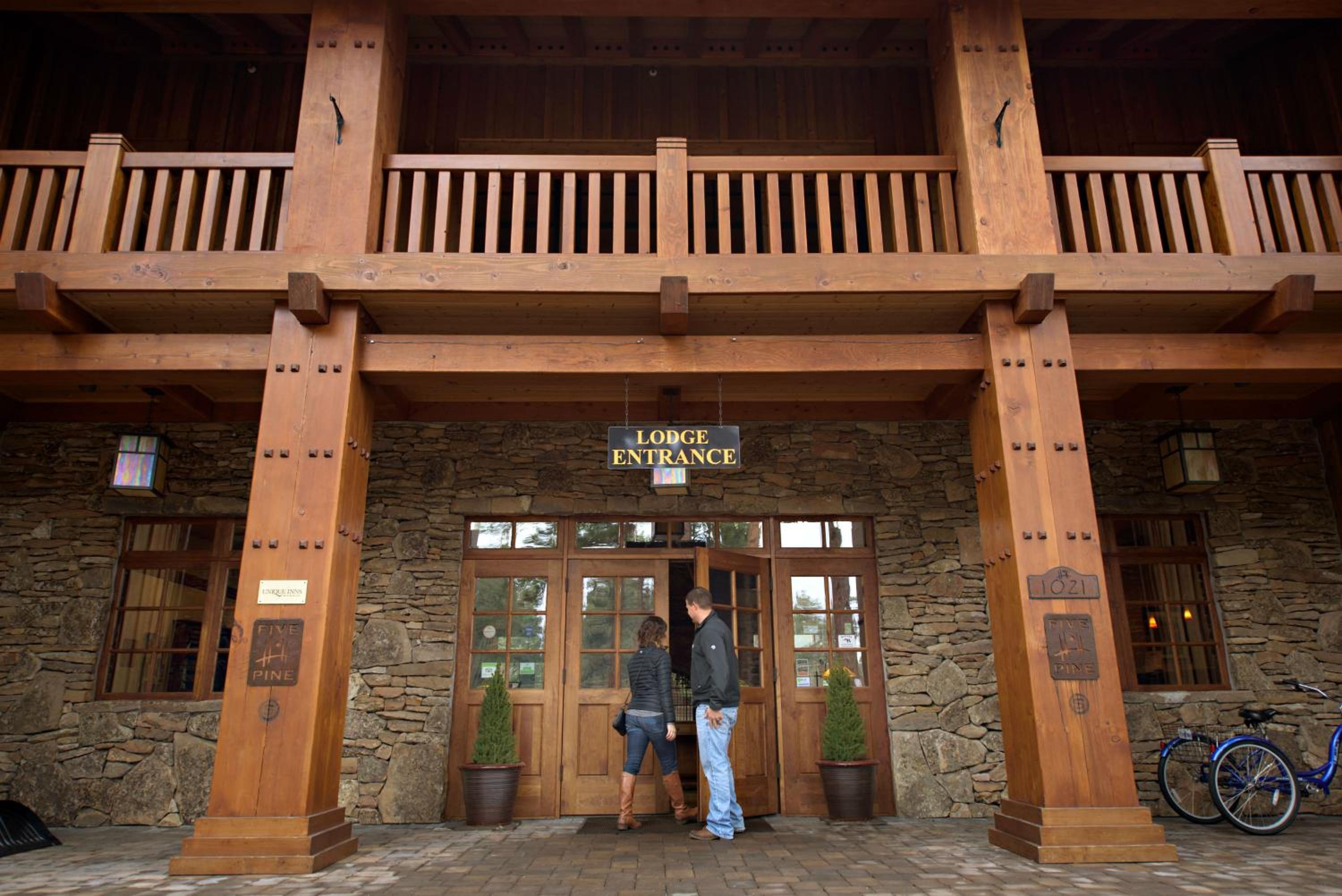 FivePine Lodge