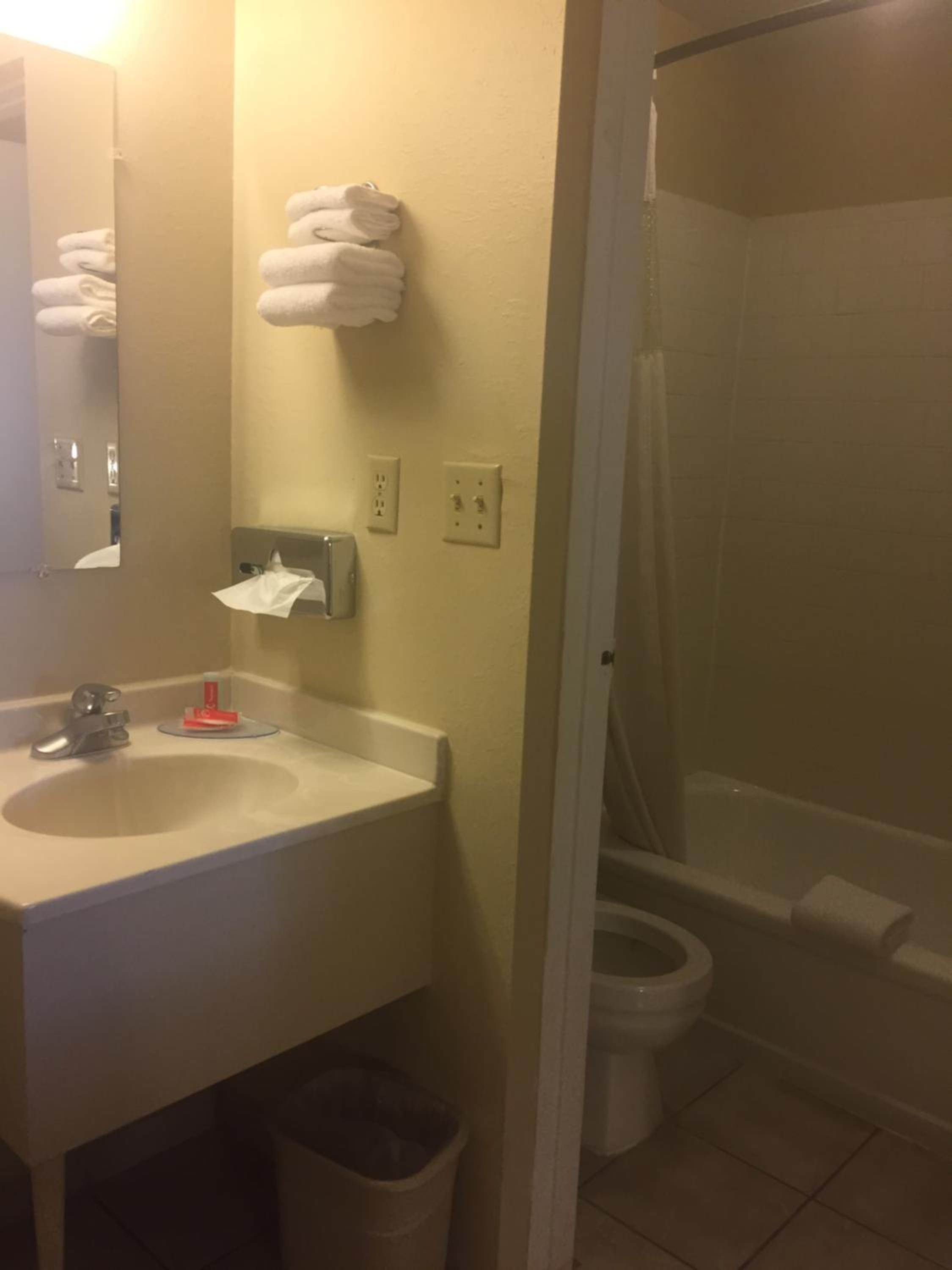 Holbrook Vacations - Econo Lodge I-40 Exit 286-Holbrook Holbrook - Property Image 5