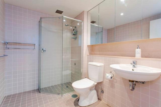 Glenelg Holiday Apartments-Pier Direct Beach Front Free Parking