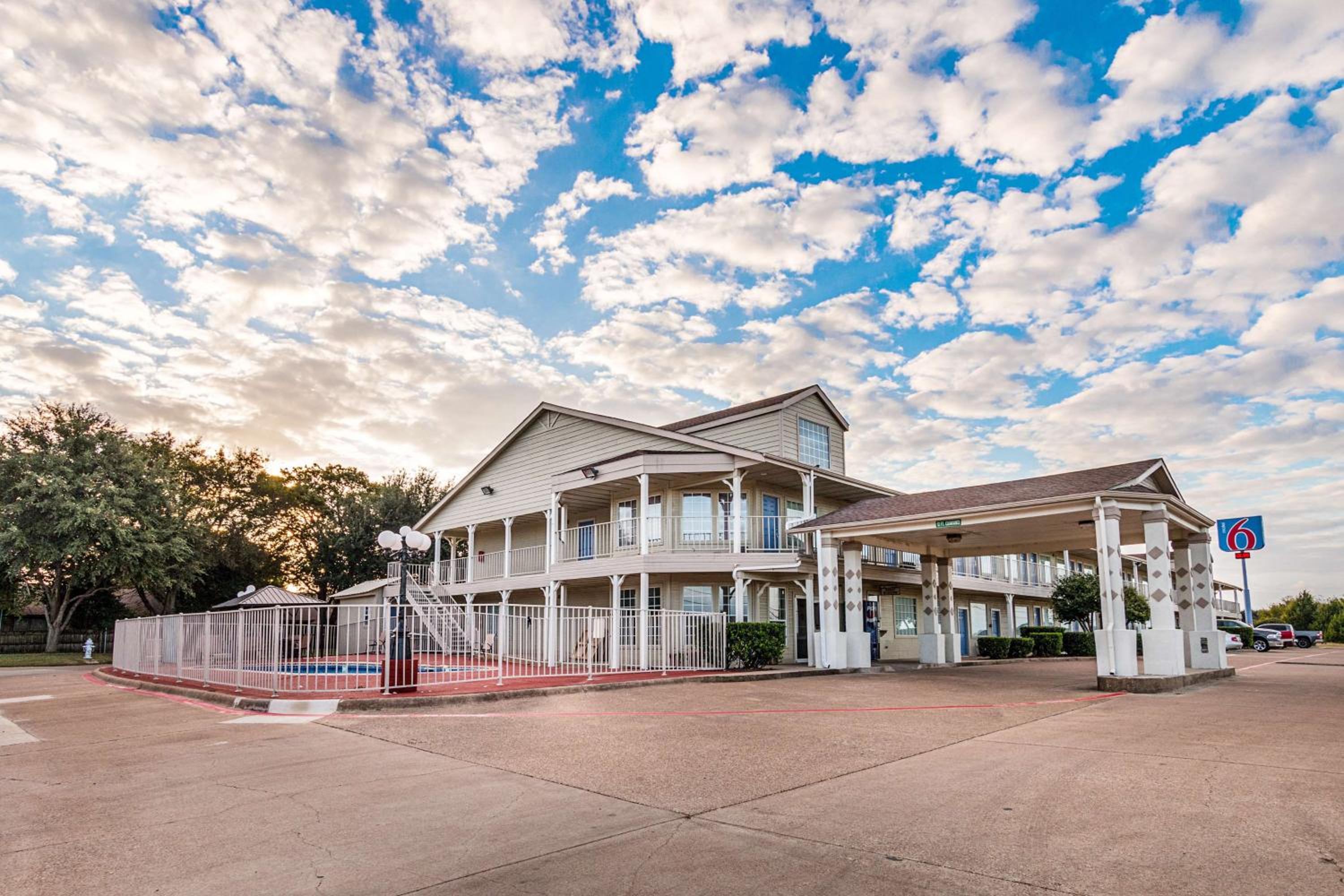 Motel 6-Waxahachie, TX