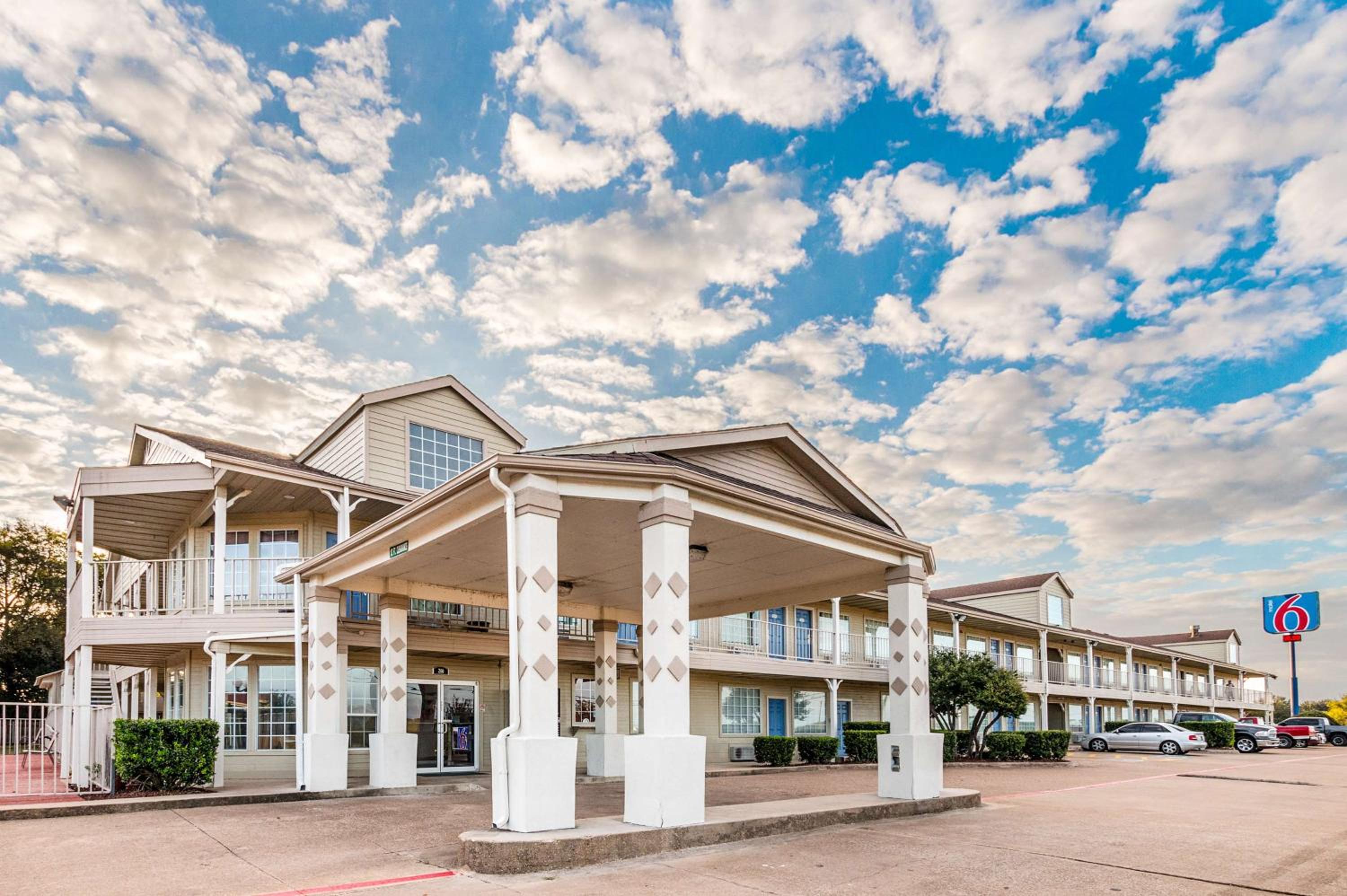 Dallas Vacations - Motel 6-Waxahachie, TX - Property Image 3