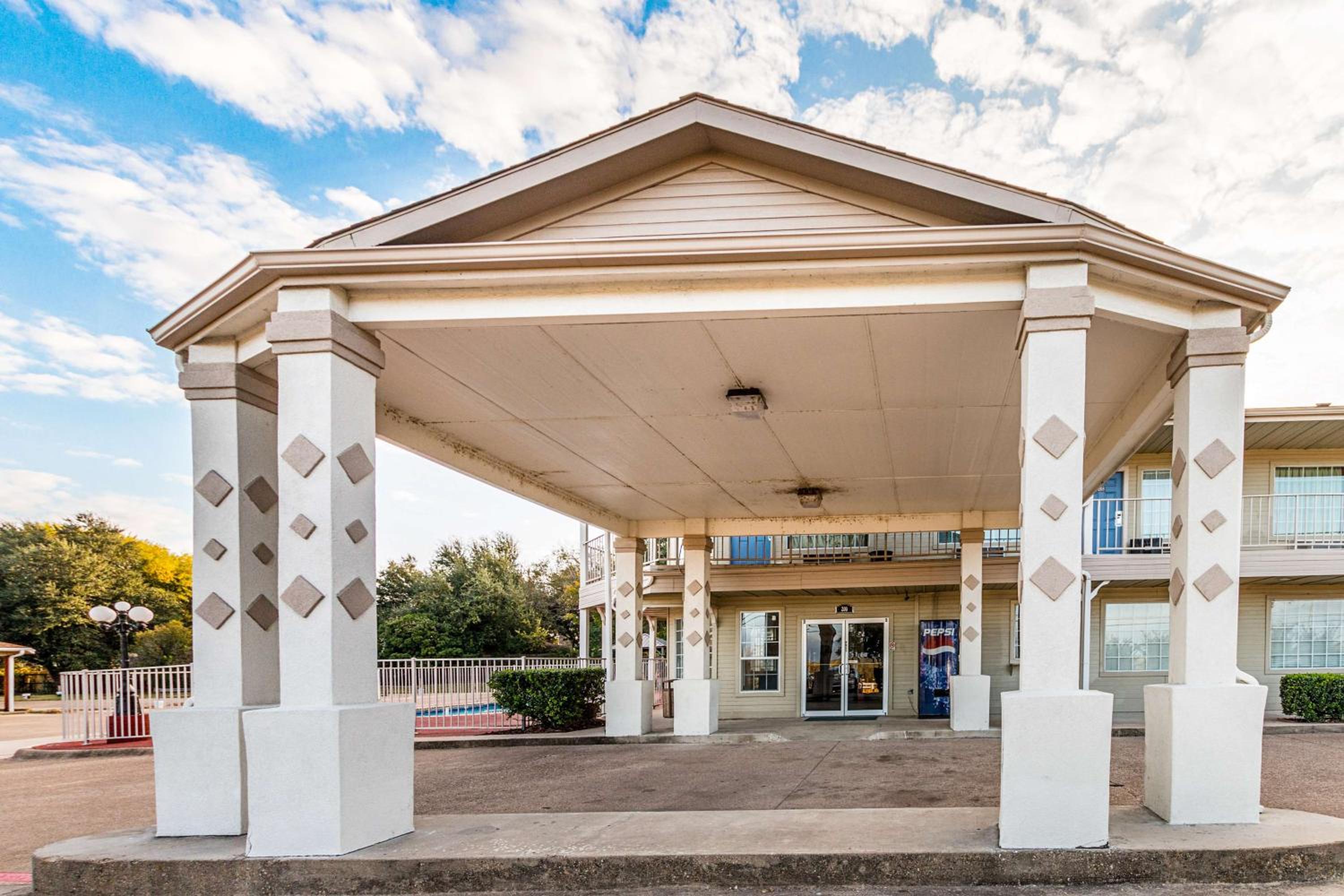 Motel 6-Waxahachie, TX