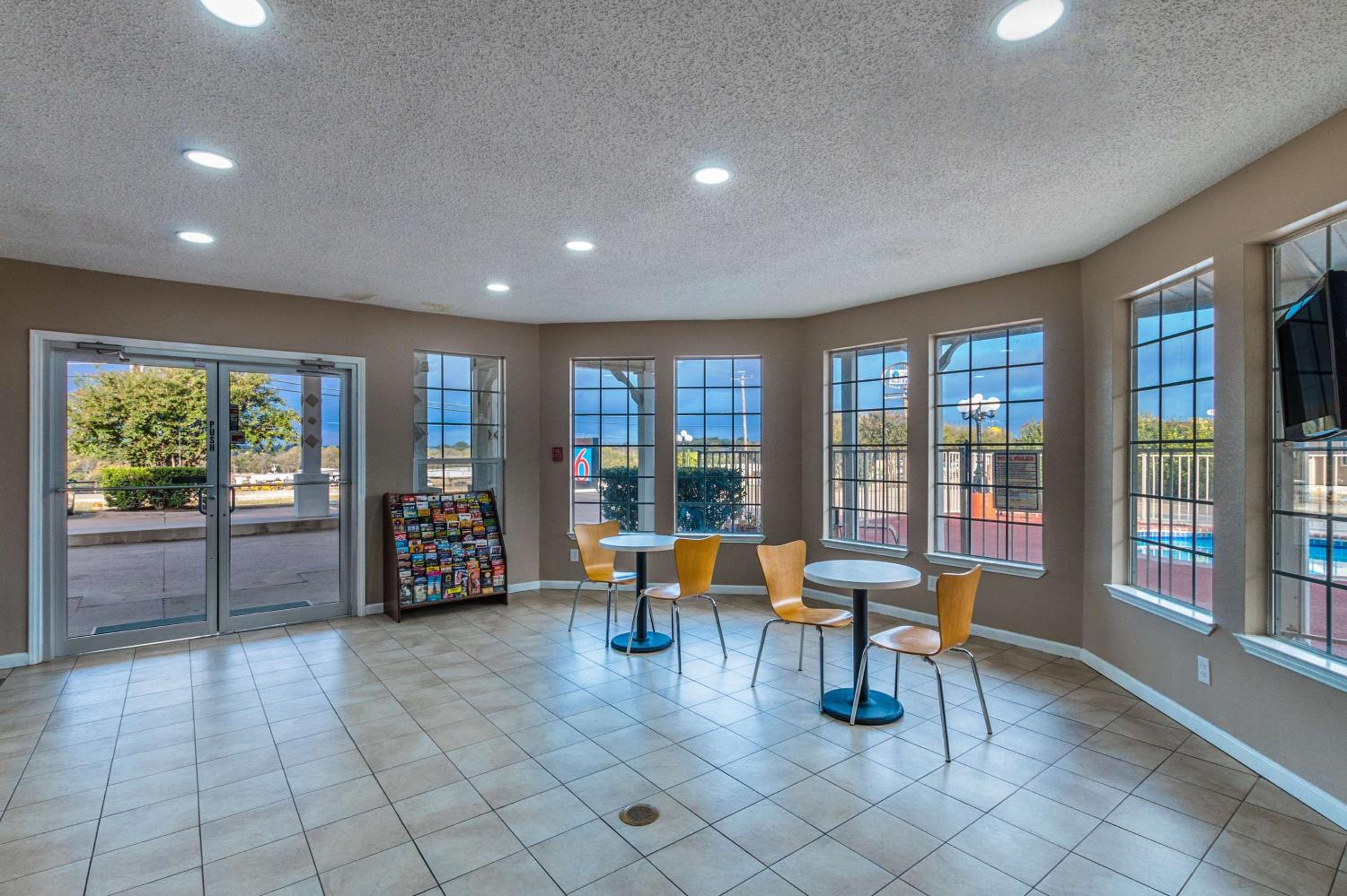 Motel 6-Waxahachie, TX