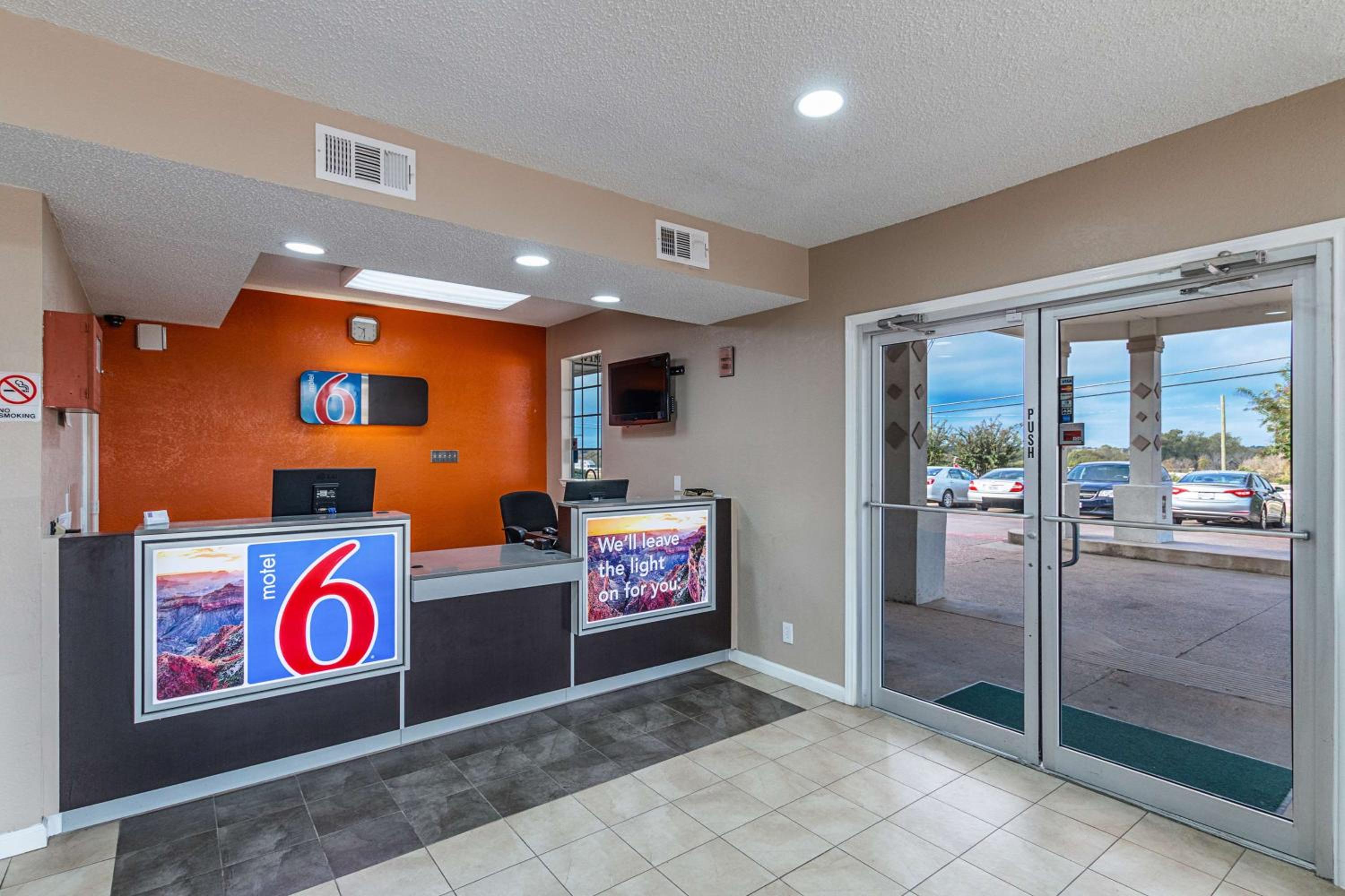 Motel 6-Waxahachie, TX - Property Image 9