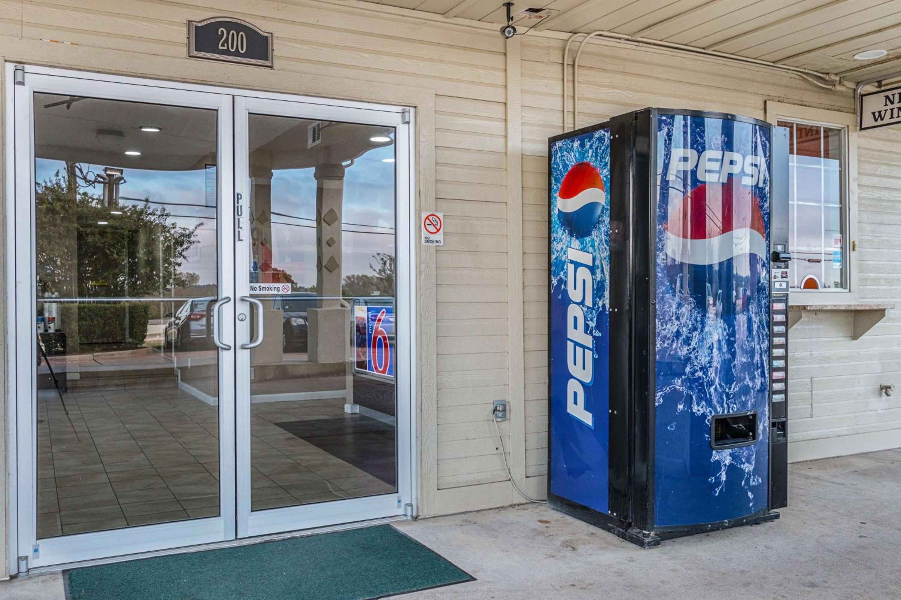 Motel 6-Waxahachie, TX
