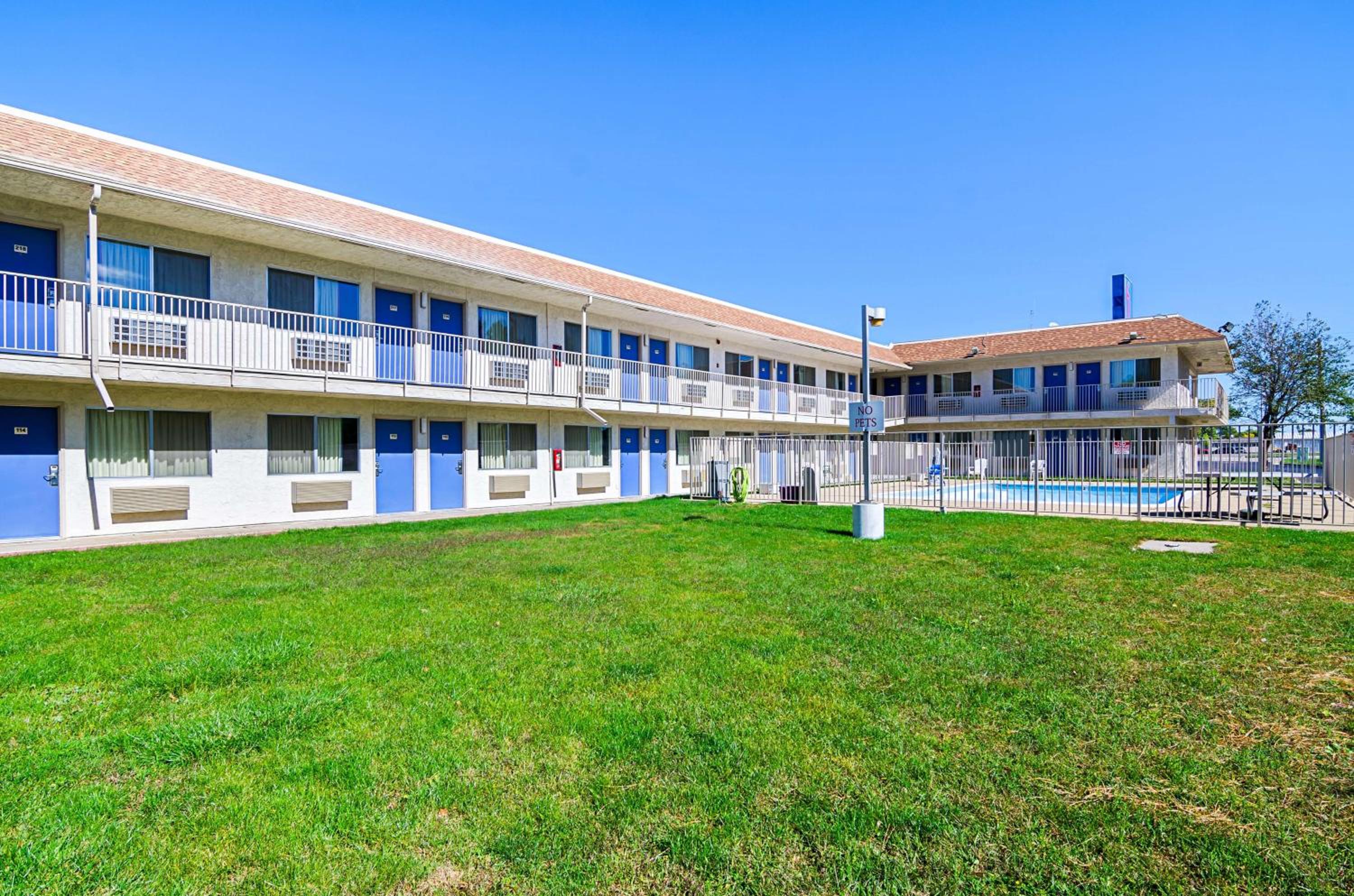 Mitchell Vacations - Motel 6-Mitchell, SD - Property Image 8