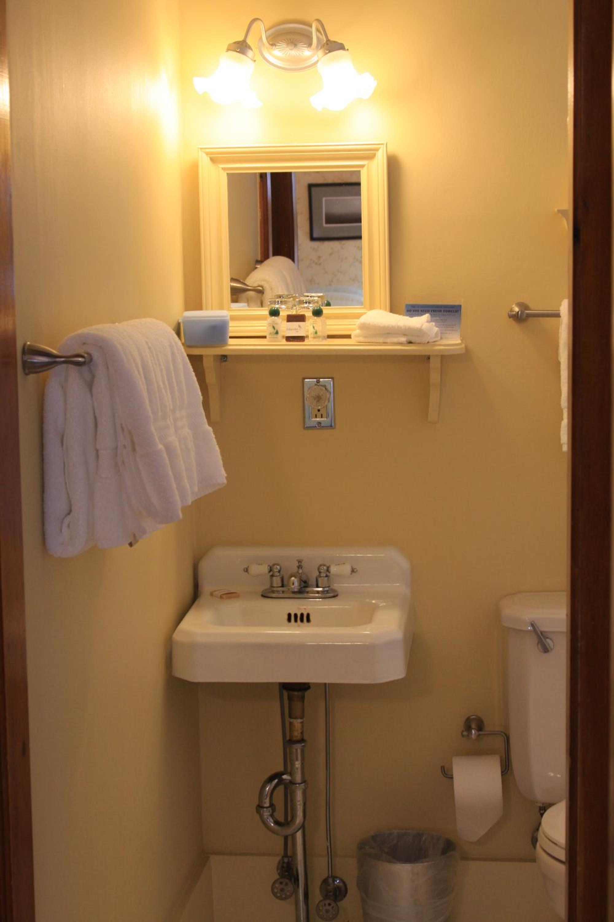 Follansbee Inn