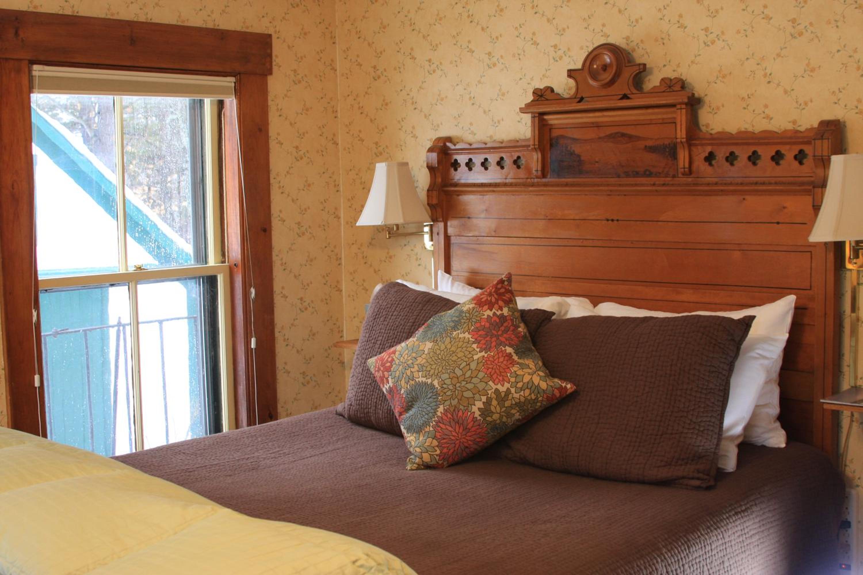 Follansbee Inn