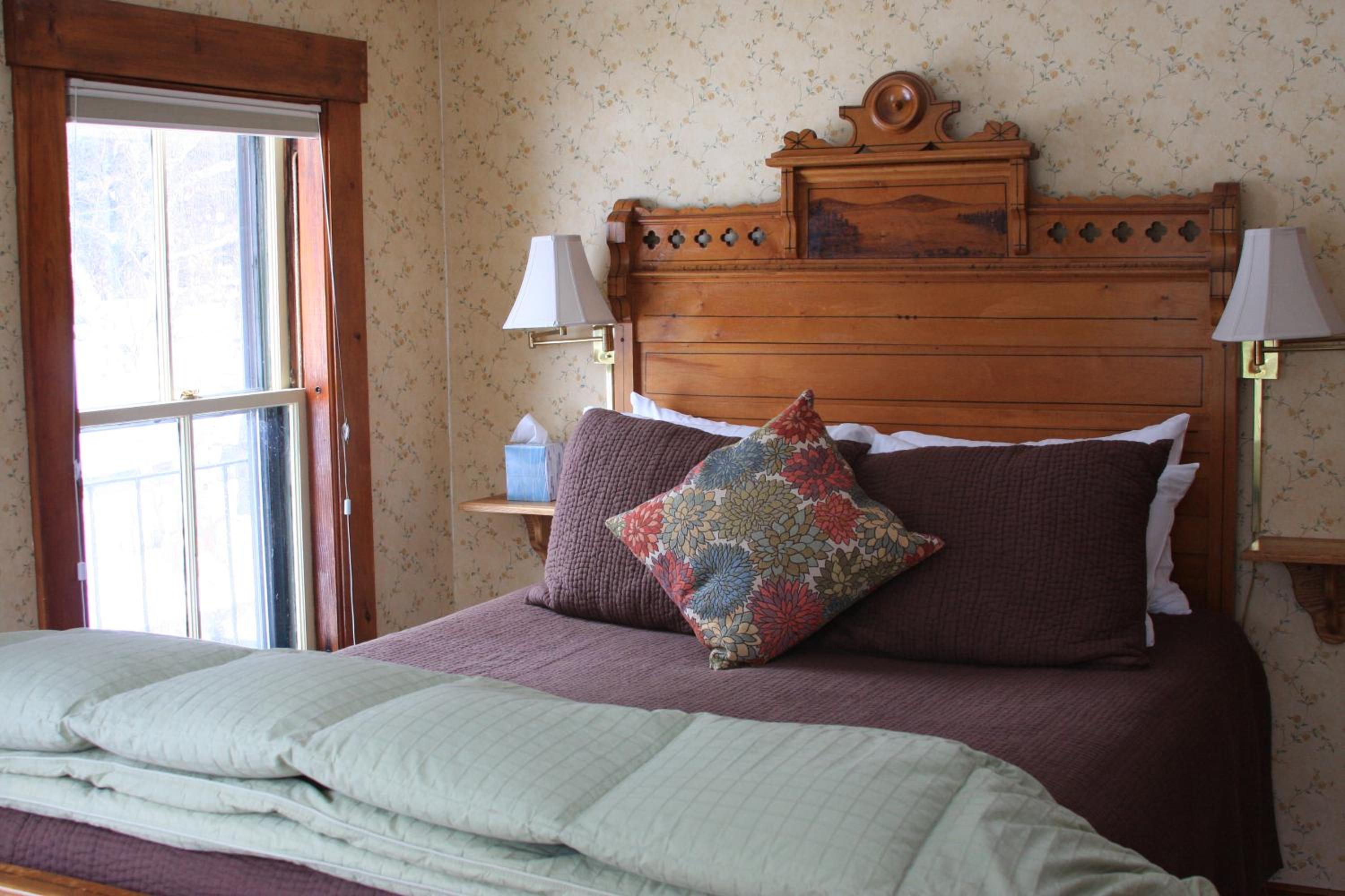 Follansbee Inn