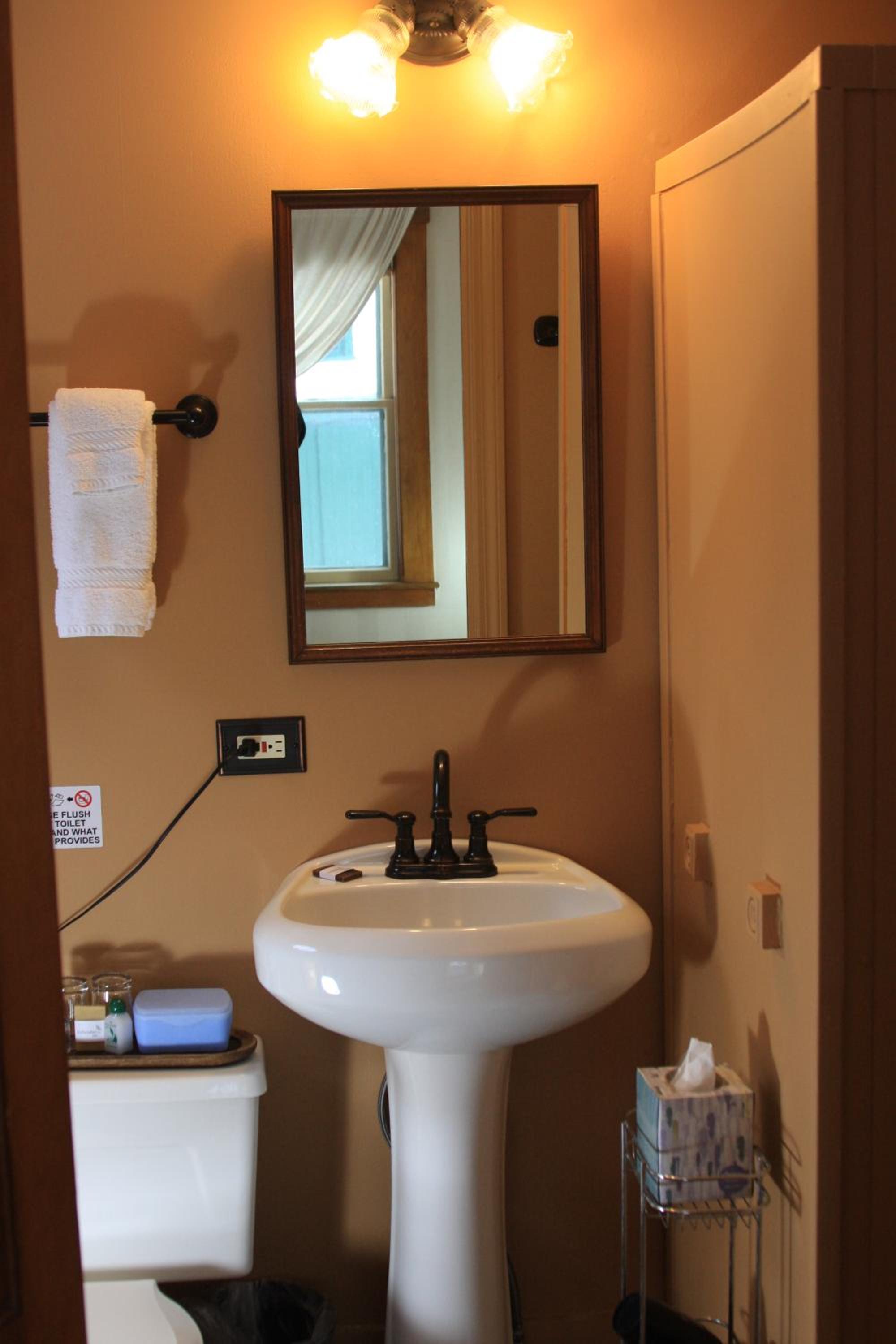 Follansbee Inn