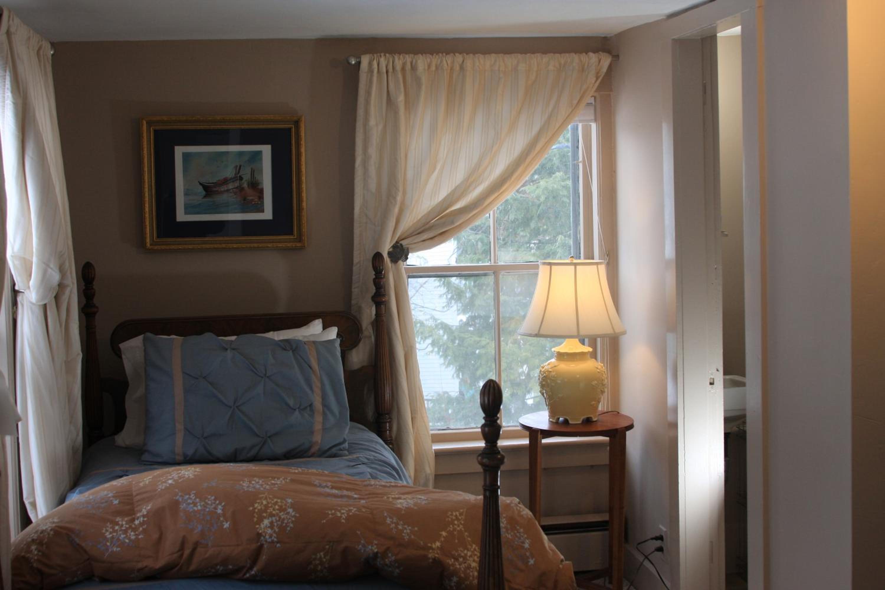Follansbee Inn