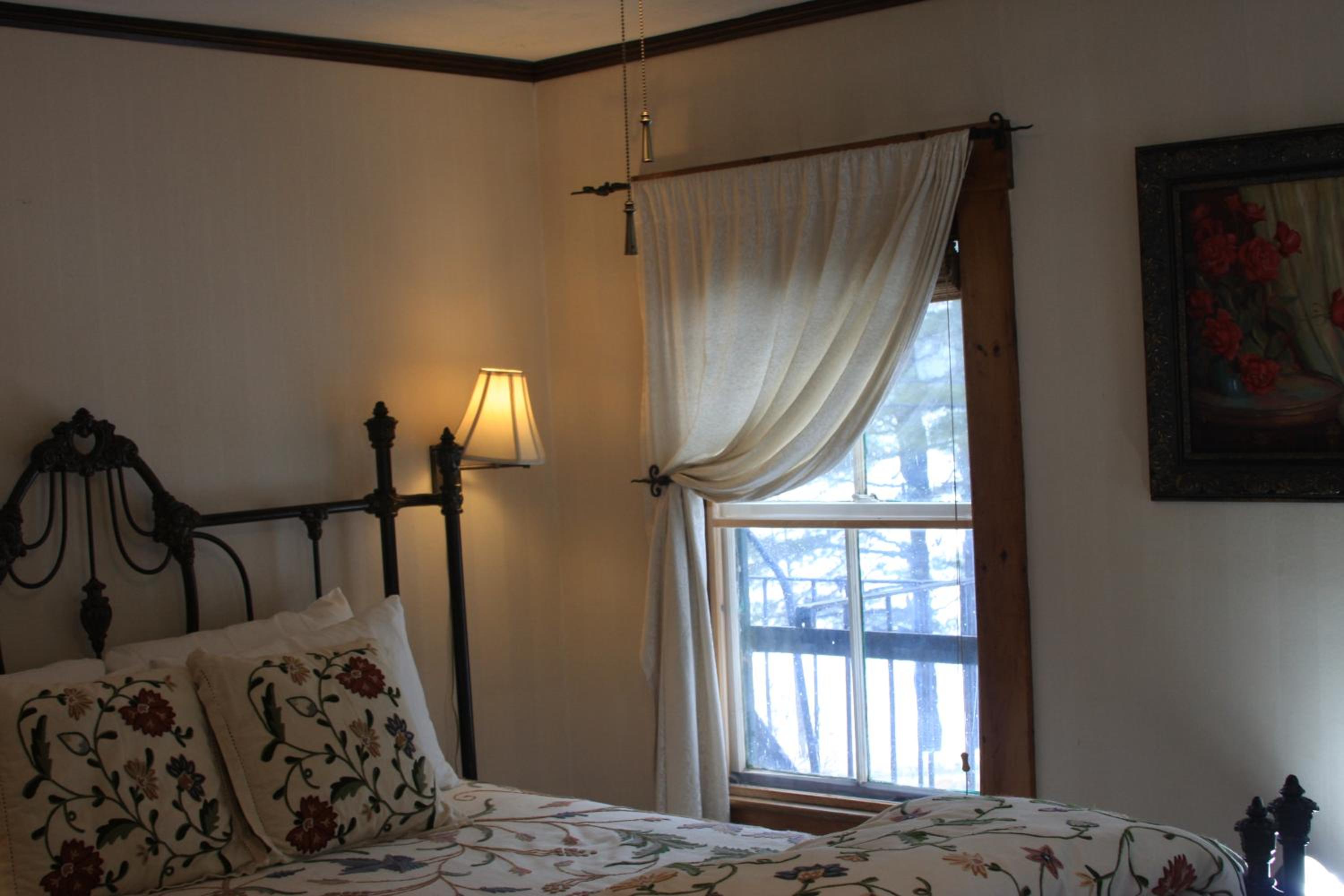 Follansbee Inn